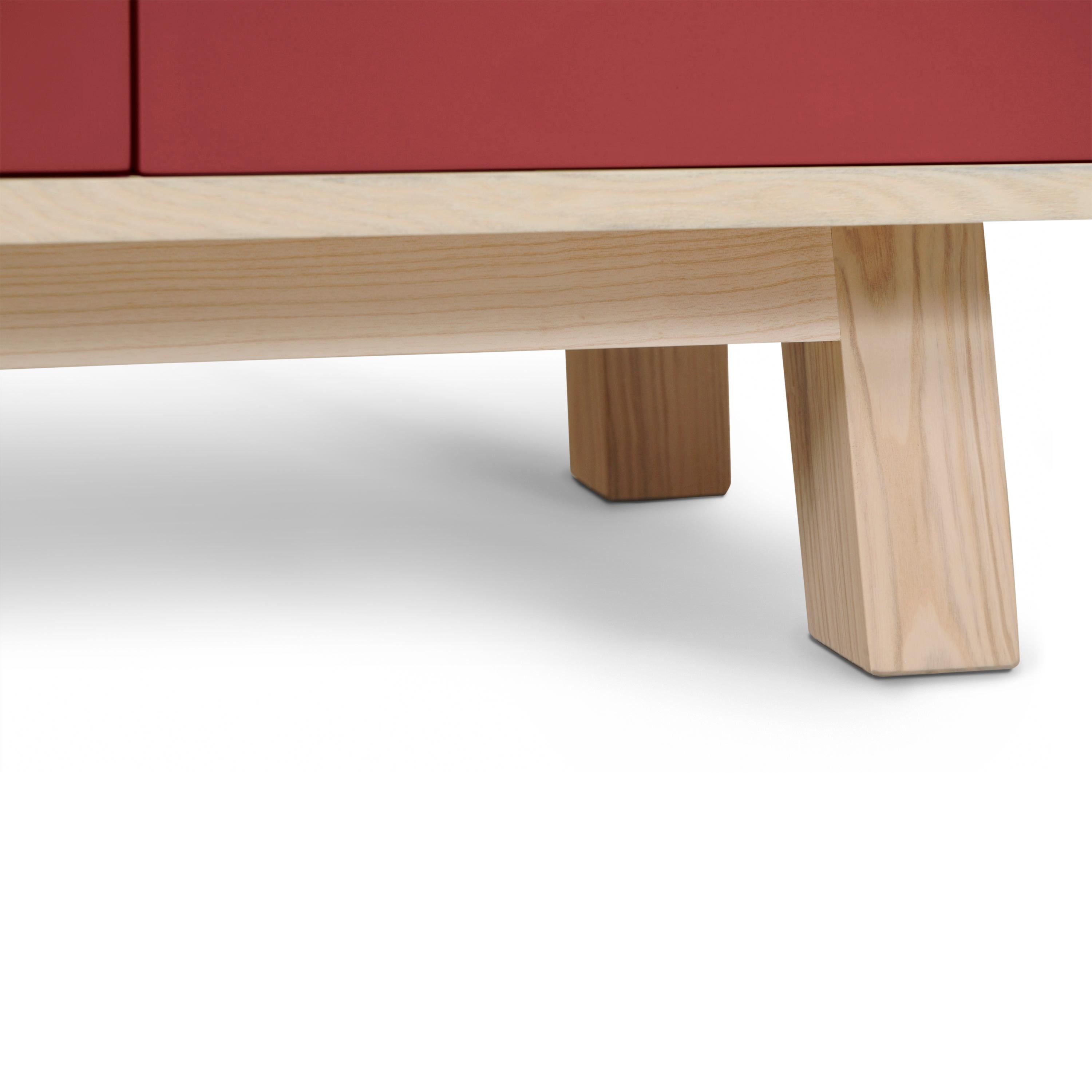 Mueble bajo de madera rojo de 3 cajones de diseño artesanal francés de Eric Gizard, París en Nuevo estado para la venta en Landivy, FR