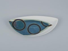 Diseñador francés, estilo vanguardista, dos platos únicos de porcelana pintada a mano