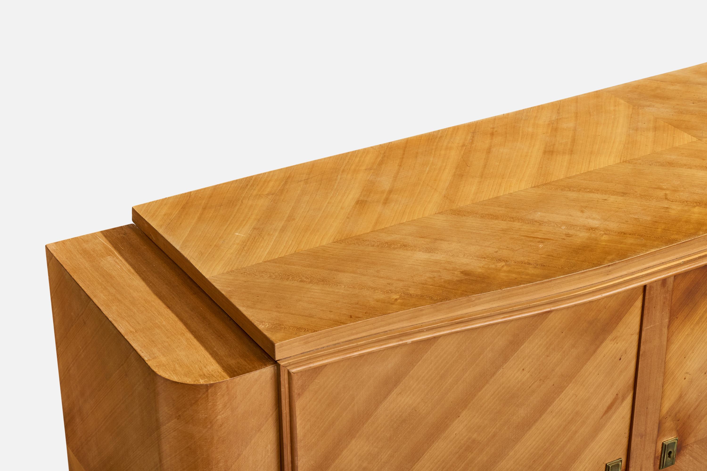 Armadio di design francese, sicomoro, ottone, Francia, 1950 in vendita 5