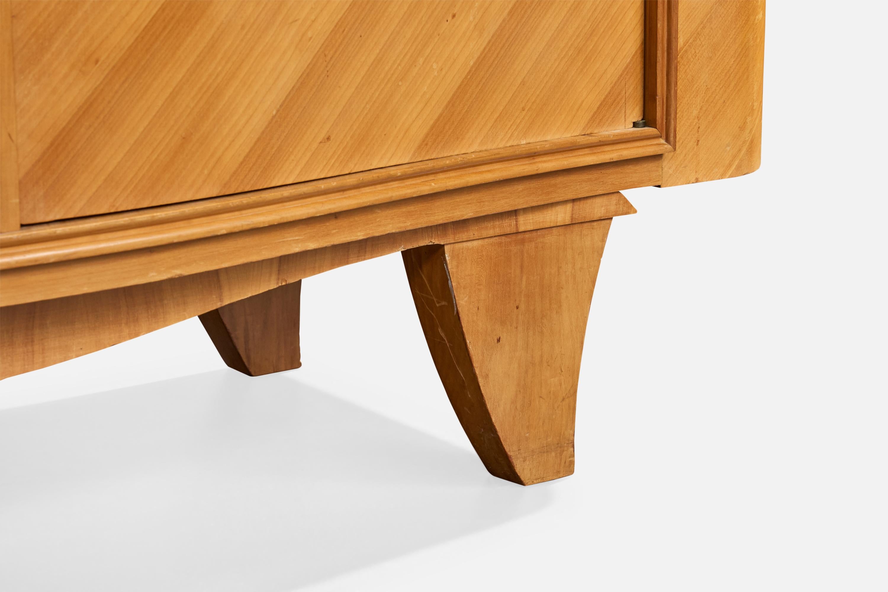 Metà XX secolo Armadio di design francese, sicomoro, ottone, Francia, 1950 in vendita