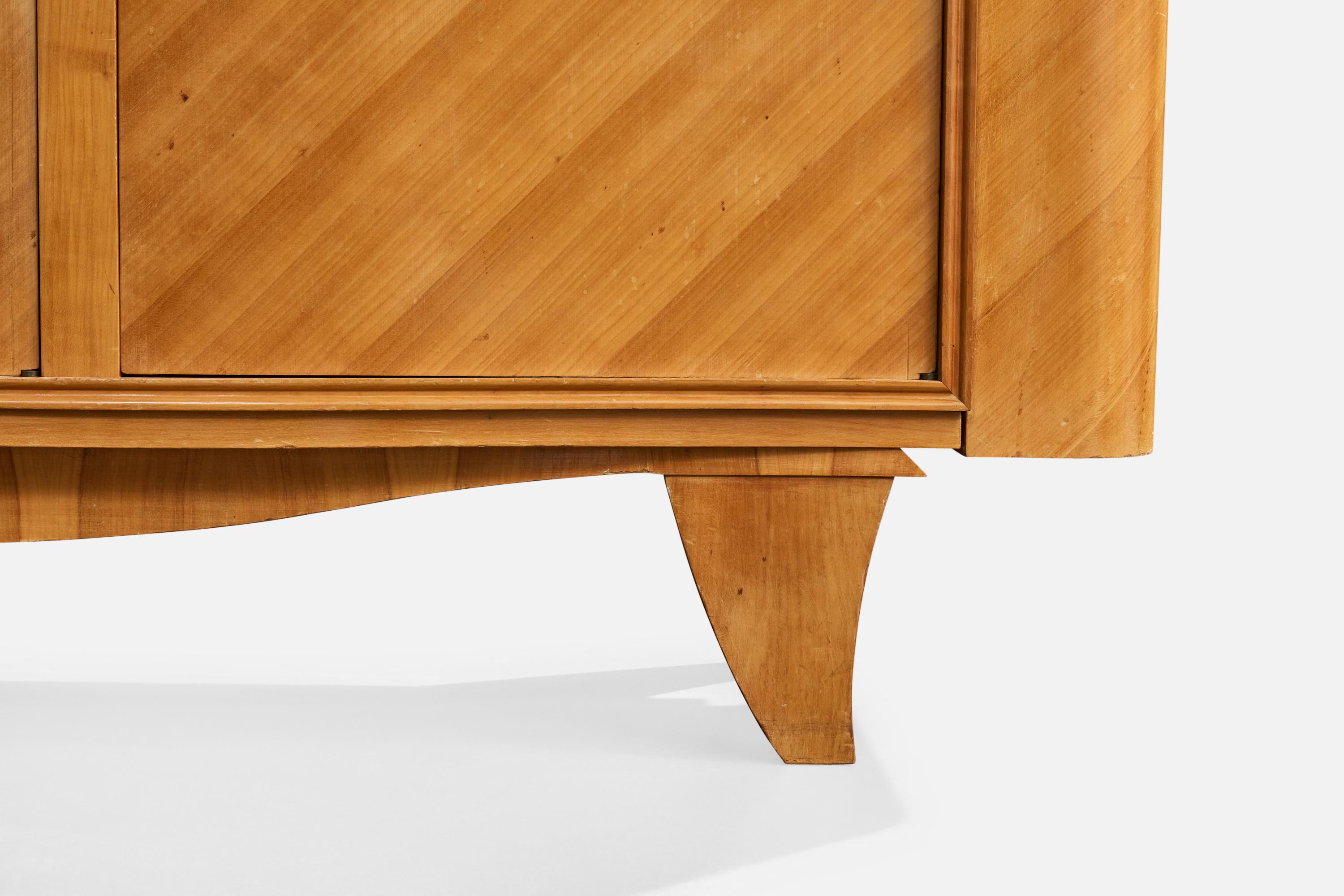 Ottone Armadio di design francese, sicomoro, ottone, Francia, 1950 in vendita