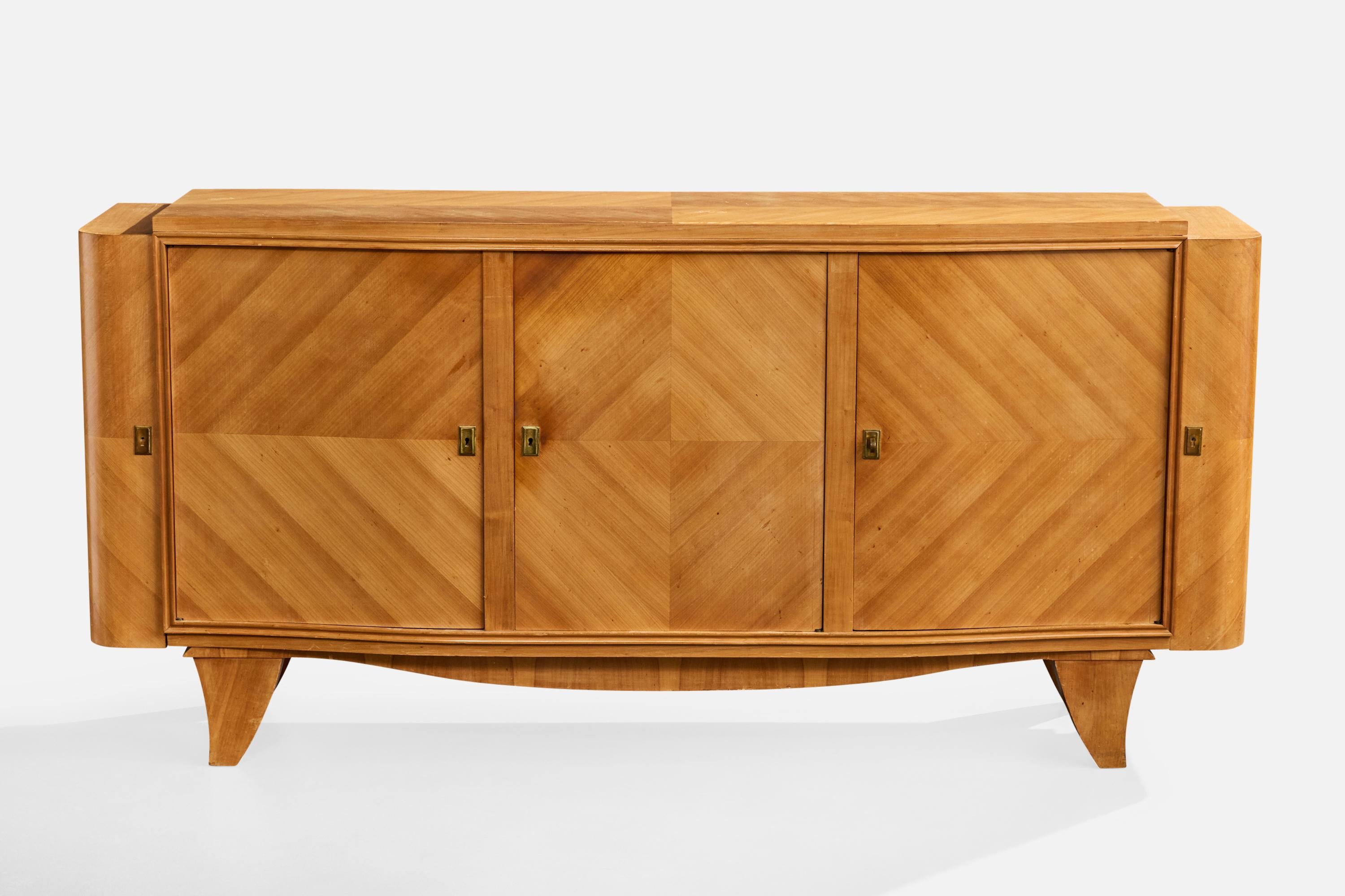 Armadio di design francese, sicomoro, ottone, Francia, 1950 in vendita 1