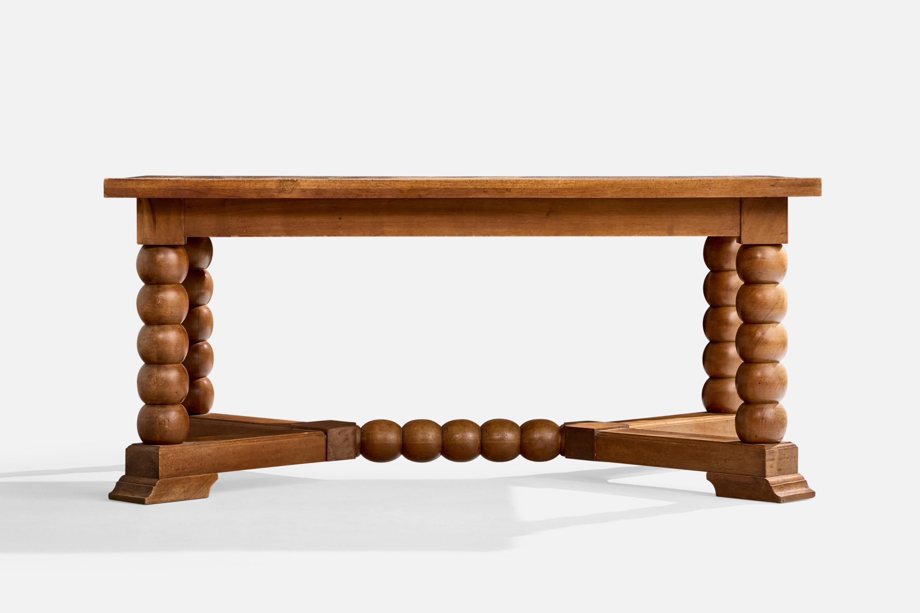 Französischer Designer, Mitteltisch, Nussbaum, Frankreich, 1940er Jahre (Mitte des 20. Jahrhunderts) im Angebot