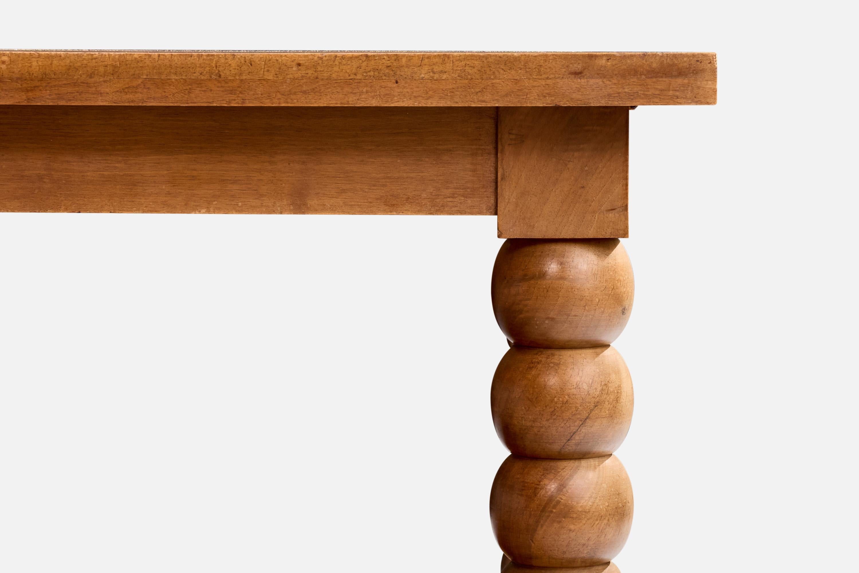 Französischer Designer, Mitteltisch, Nussbaum, Frankreich, 1940er Jahre (Walnuss) im Angebot