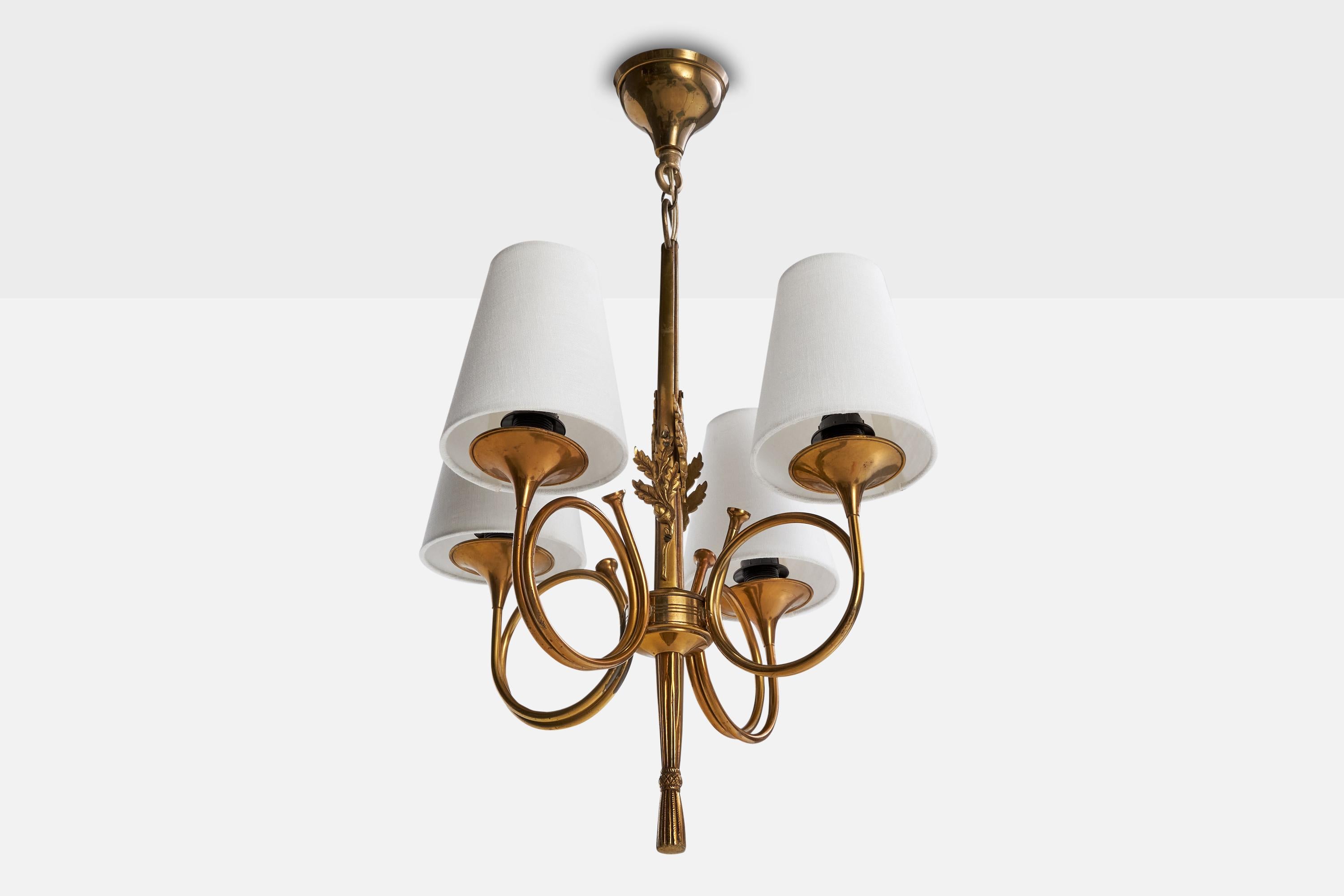 Lampadario in ottone e tessuto bianco progettato e prodotto in Francia, anni '1950 circa.

Dimensioni complessive (pollici): 23,625