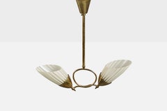 Designer français, lustre, laiton, verre, France, années 1950