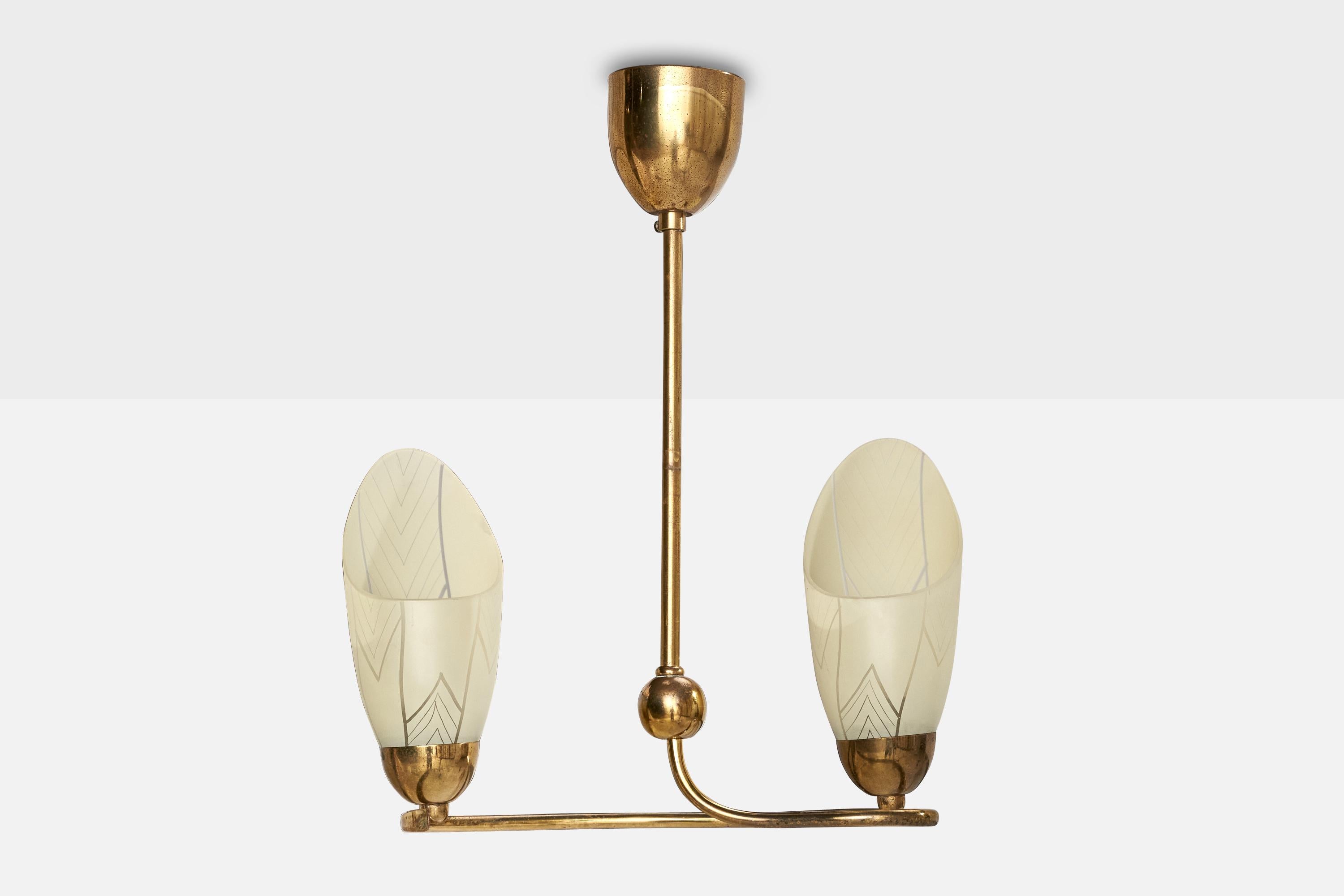 Mid-Century moderno Designer francese, lampadario, ottone, vetro, Francia, anni '50 in vendita
