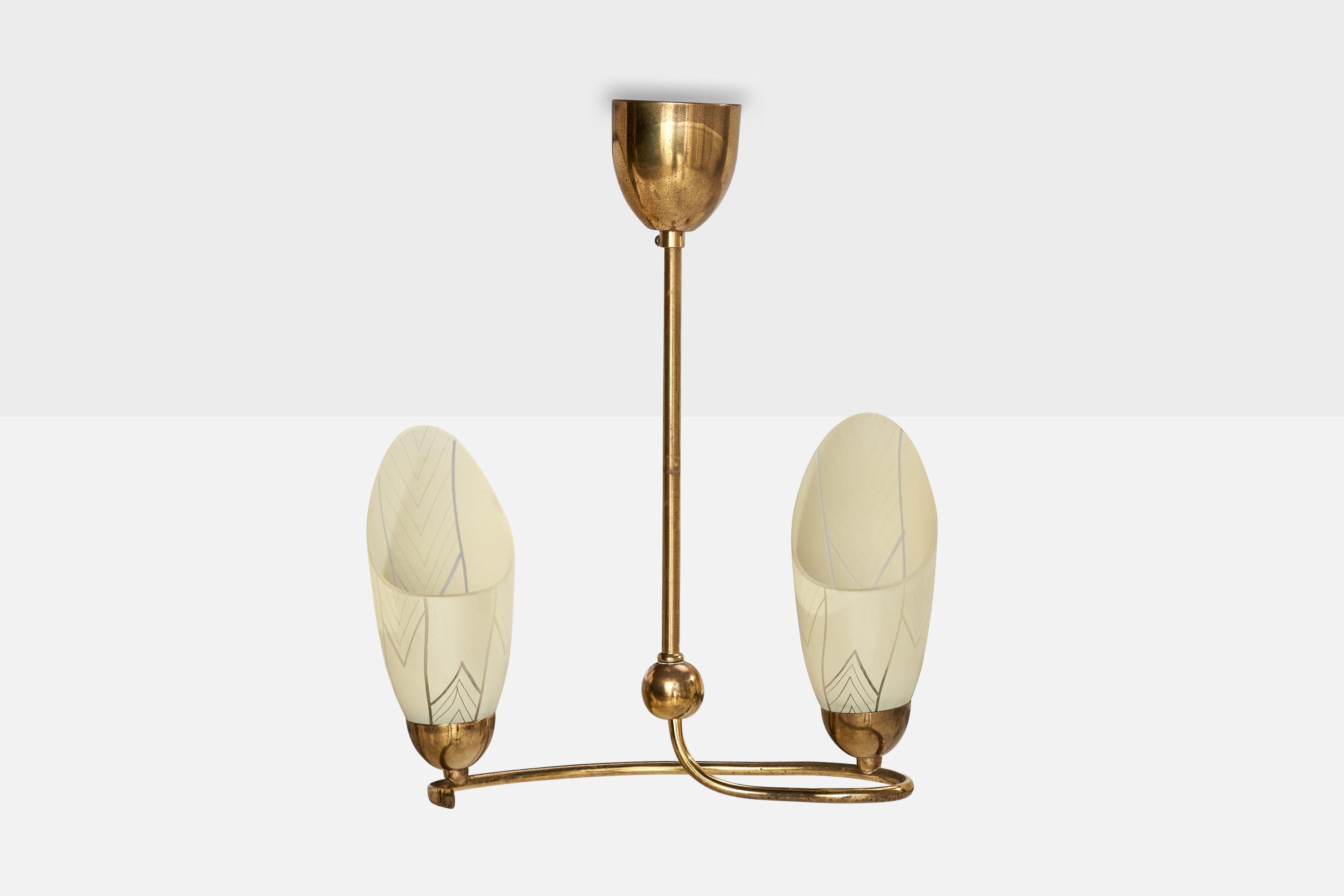 Francese Designer francese, lampadario, ottone, vetro, Francia, anni '50 in vendita
