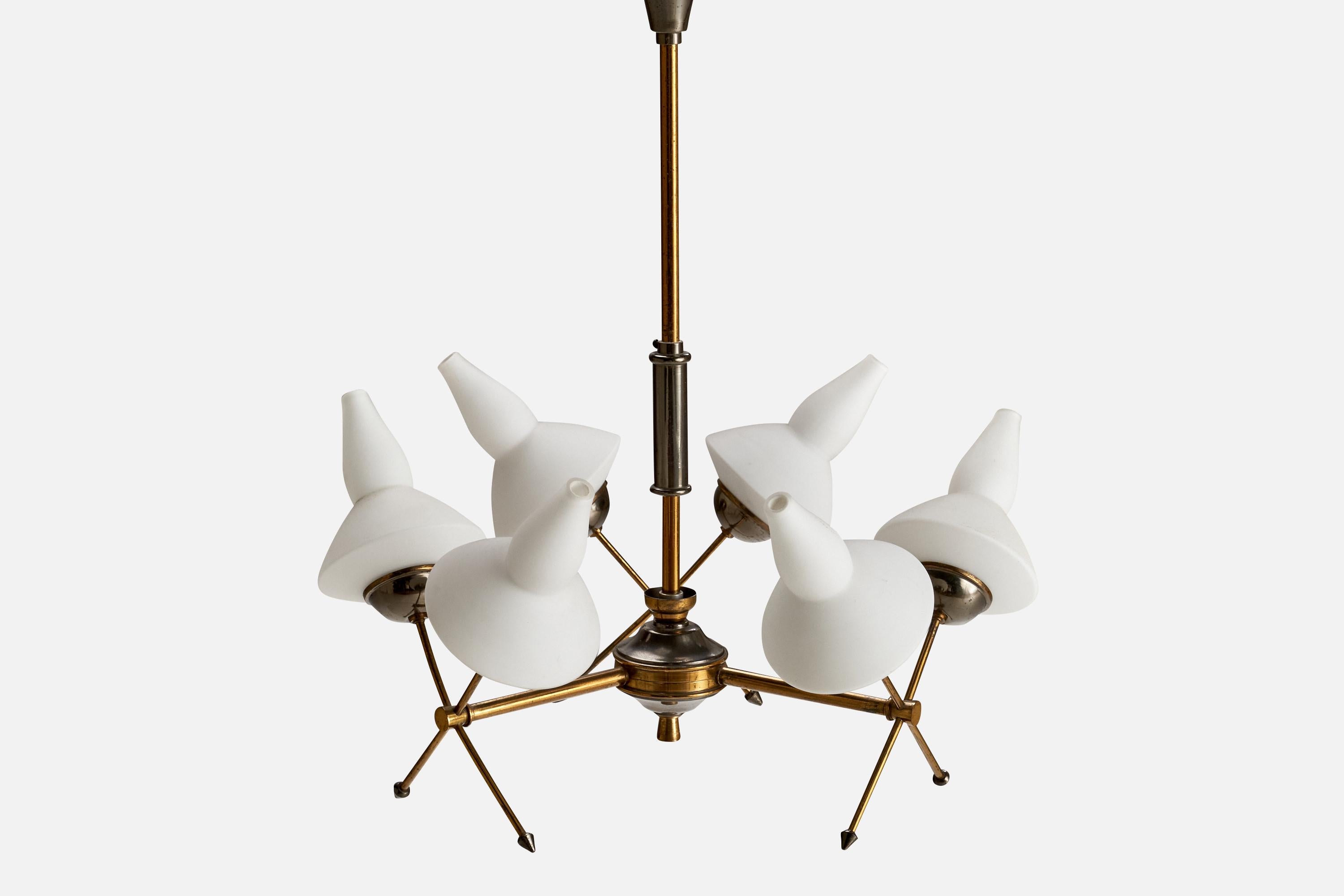 Francese Lampadario di design francese, ottone, metallo, vetro, Francia, anni '50 in vendita