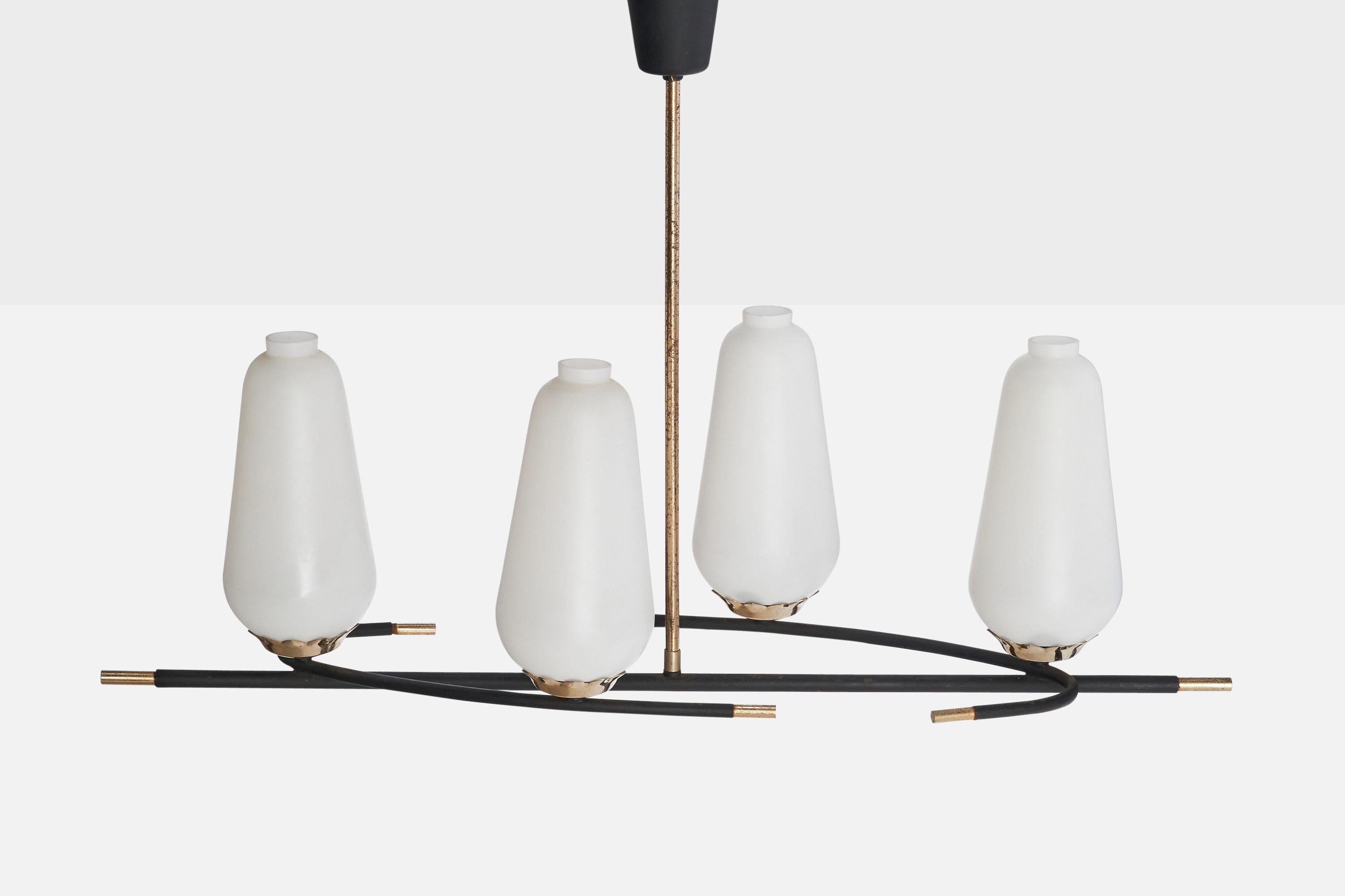 Francese Lampadario di design francese, ottone, metallo, vetro, Francia, anni '50 in vendita