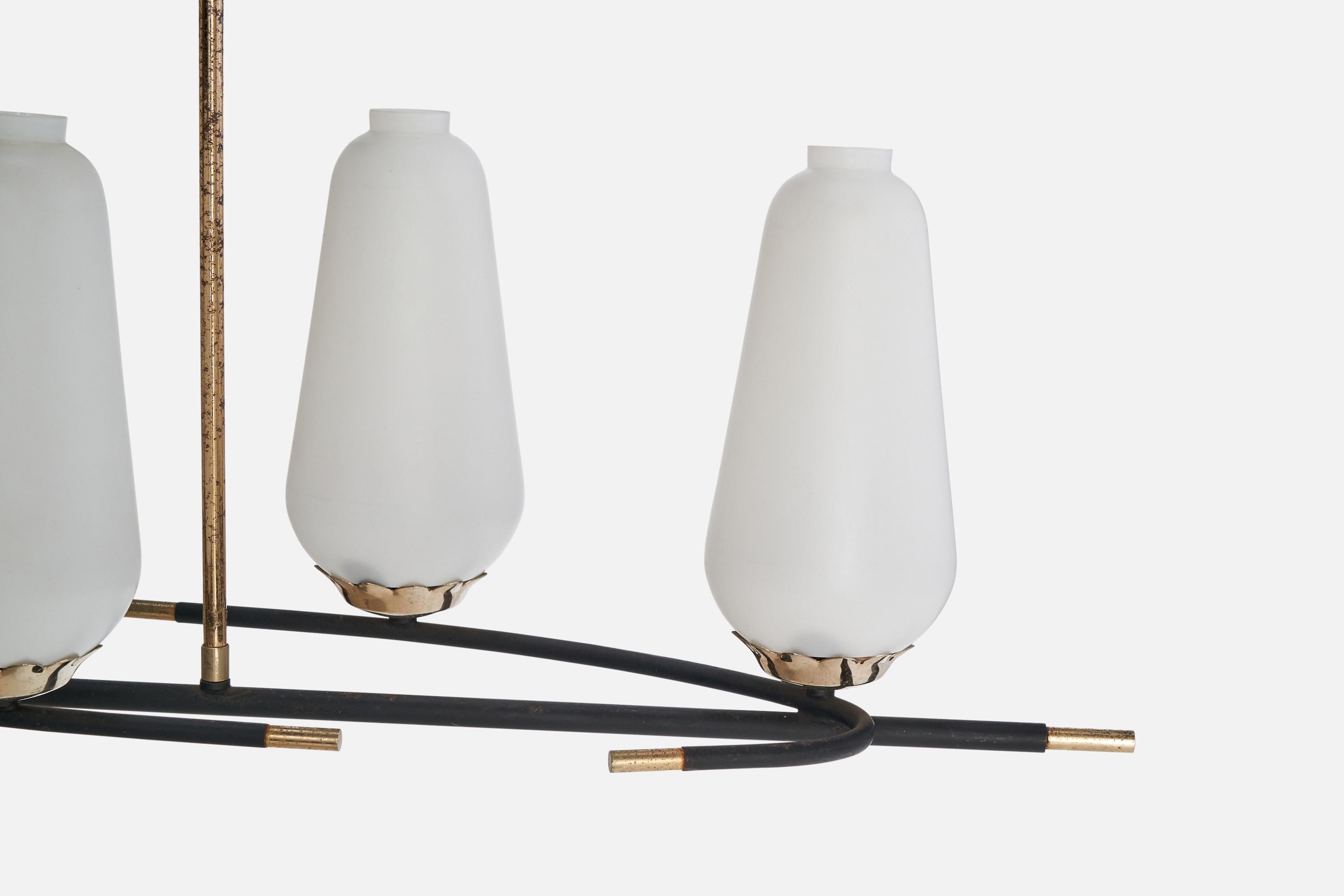 Metà XX secolo Lampadario di design francese, ottone, metallo, vetro, Francia, anni '50 in vendita