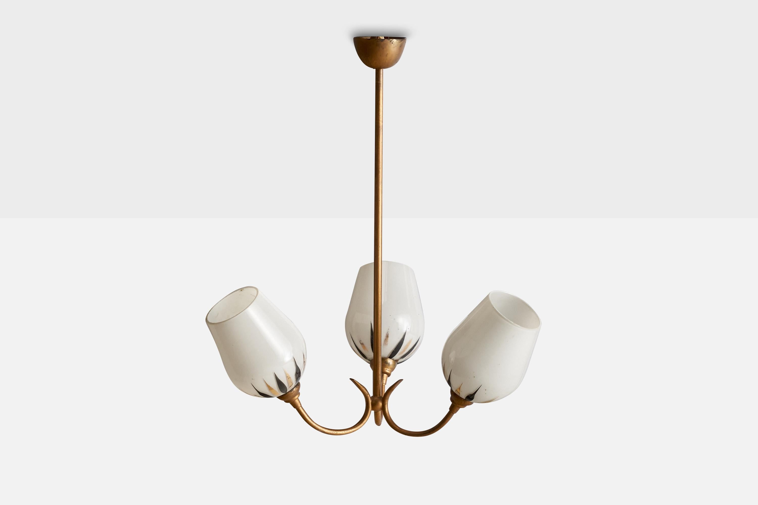 Francese Designer francese, lampadario, metallo, vetro, Francia, anni '50 in vendita