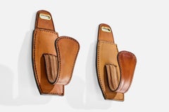 Designer francese, appendiabiti, pelle, ottone, Francia, anni '50