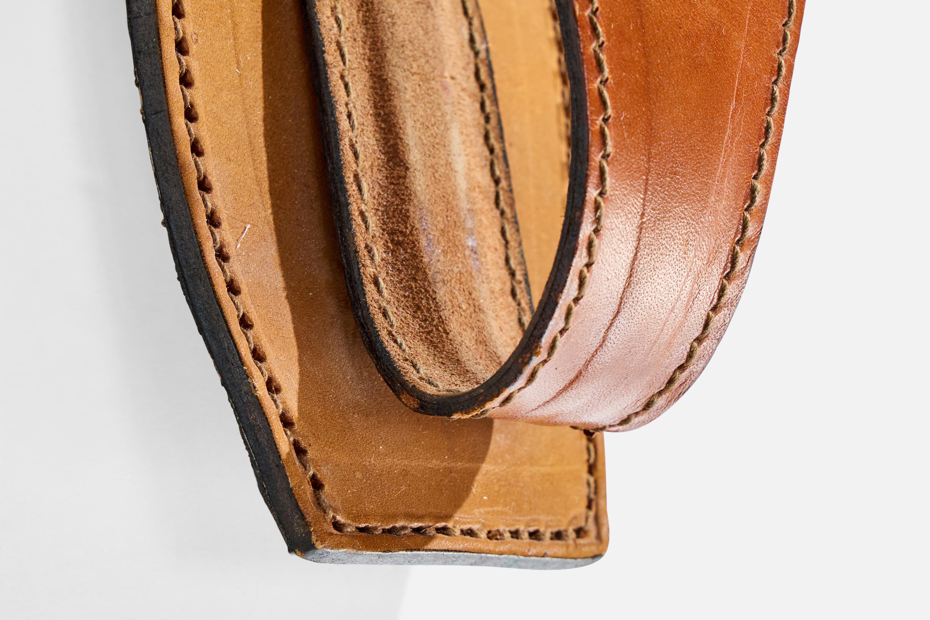 Design/One, cintres, cuir, laiton, France, années 1950 en vente 2