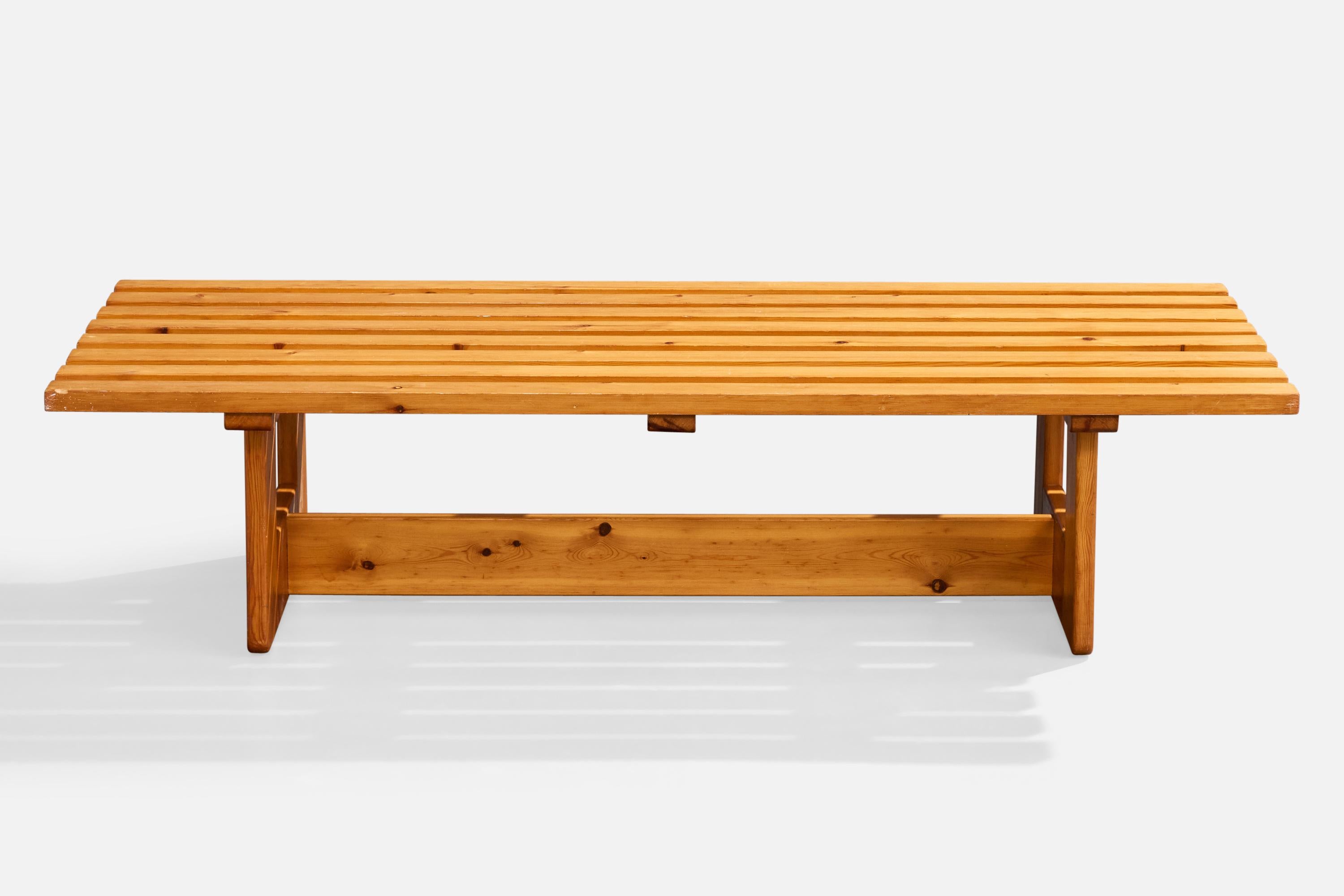 Französischer Designer, Couchtisch, Kiefer, Frankreich, 1970er (Moderne der Mitte des Jahrhunderts) im Angebot