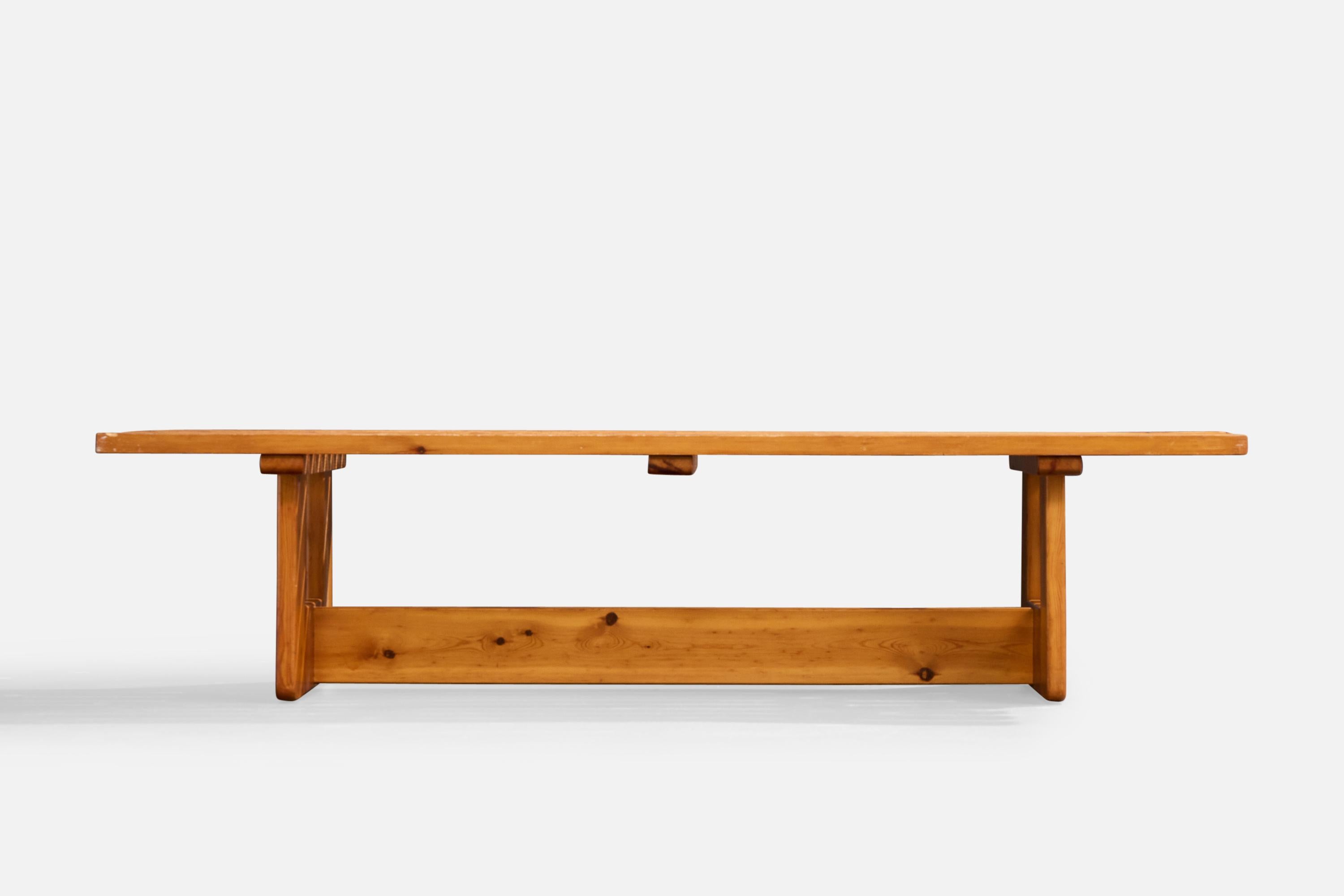 Französischer Designer, Couchtisch, Kiefer, Frankreich, 1970er im Zustand „Gut“ im Angebot in High Point, NC