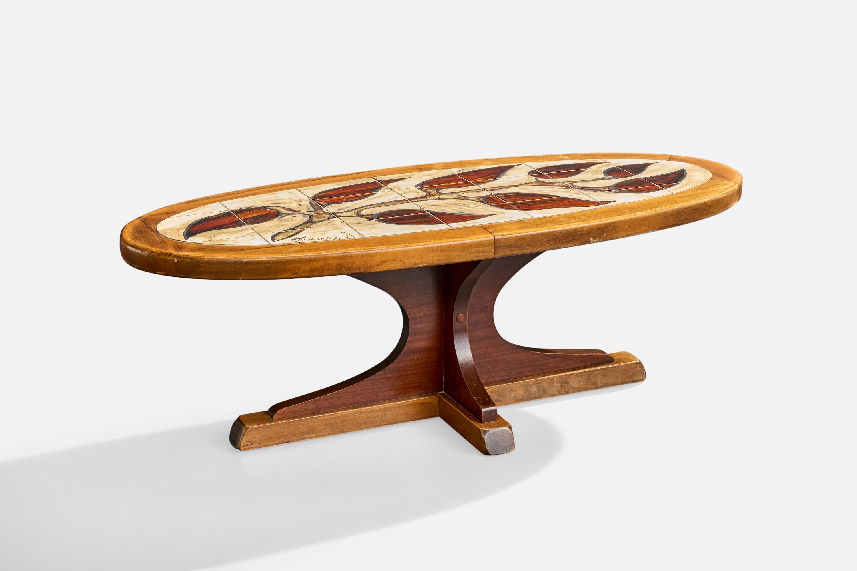 Couchtisch aus Holz und floral bemalten Keramikfliesen, entworfen und hergestellt in Frankreich, ca. 1980er Jahre.

Gesamtabmessungen (Zoll): 16,4 