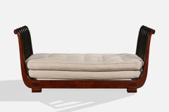 Diseñador francés, diván, caoba, madera con nudos, tela, Francia, década de 1930