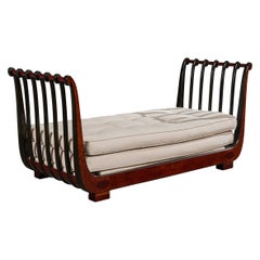 Diseñador francés, diván, caoba, madera con nudos, tela, Francia, década de 1930