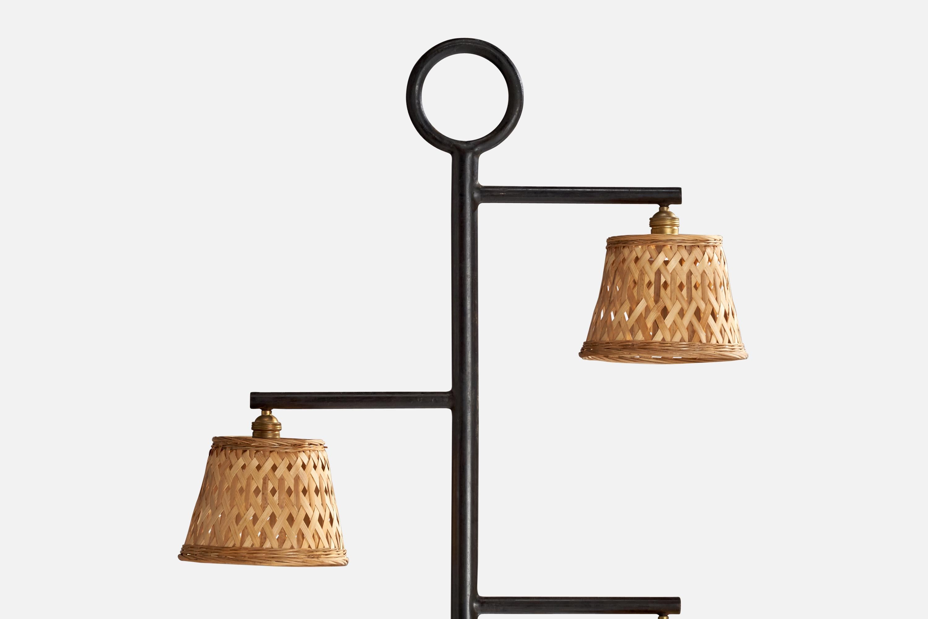 French Designer, Floor Lamp, Metal, Brass, Rattan, France, 1970s In Good Condition For Sale In High Point, NC