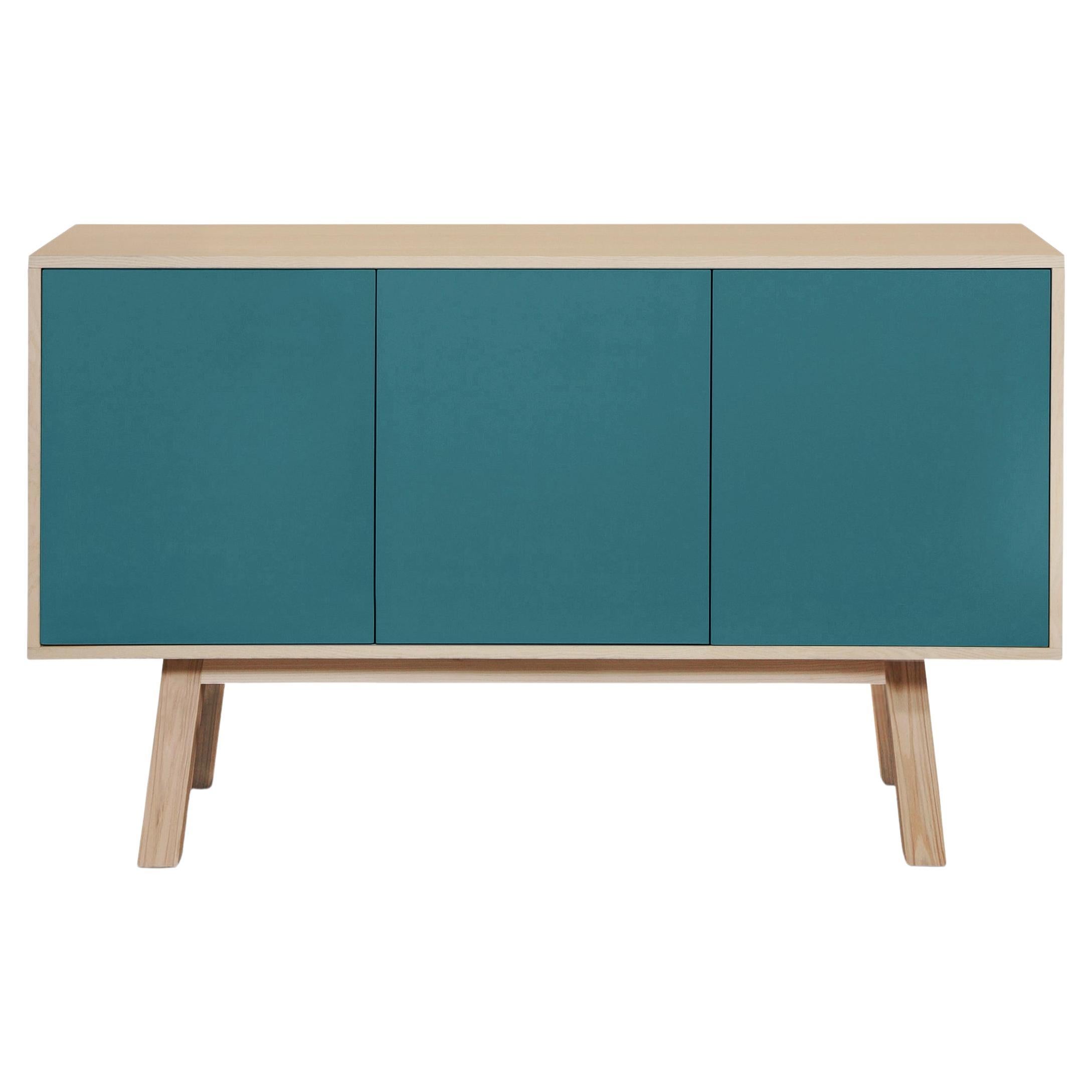 Aparador de 3 puertas azul marino artesanal de diseño francés, por Eric Gizard Paris