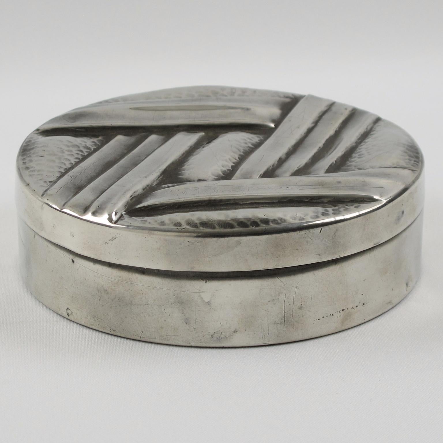 French Designer L. Guilbaud 1930s Art Deco Dinanderie Pewter Box In Good Condition In Atlanta, GA