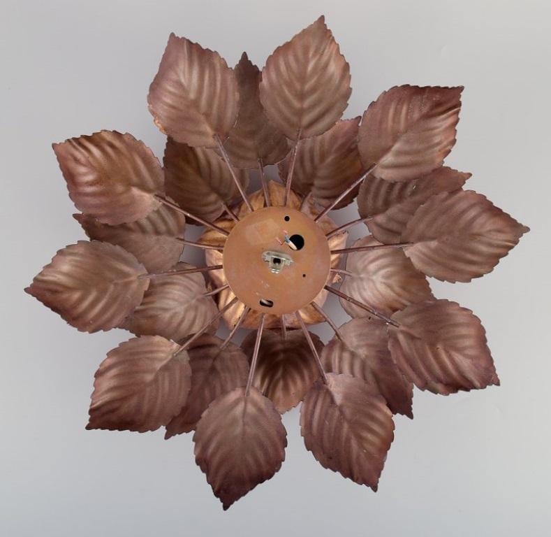 Designer francese. Grande lampada da soffitto/parete in metallo dorato. Circa anni '60 in vendita 1