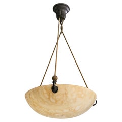 Französischer Designer, Pendelleuchte, Alabaster, Metall, Seil, Frankreich, 1920er Jahre