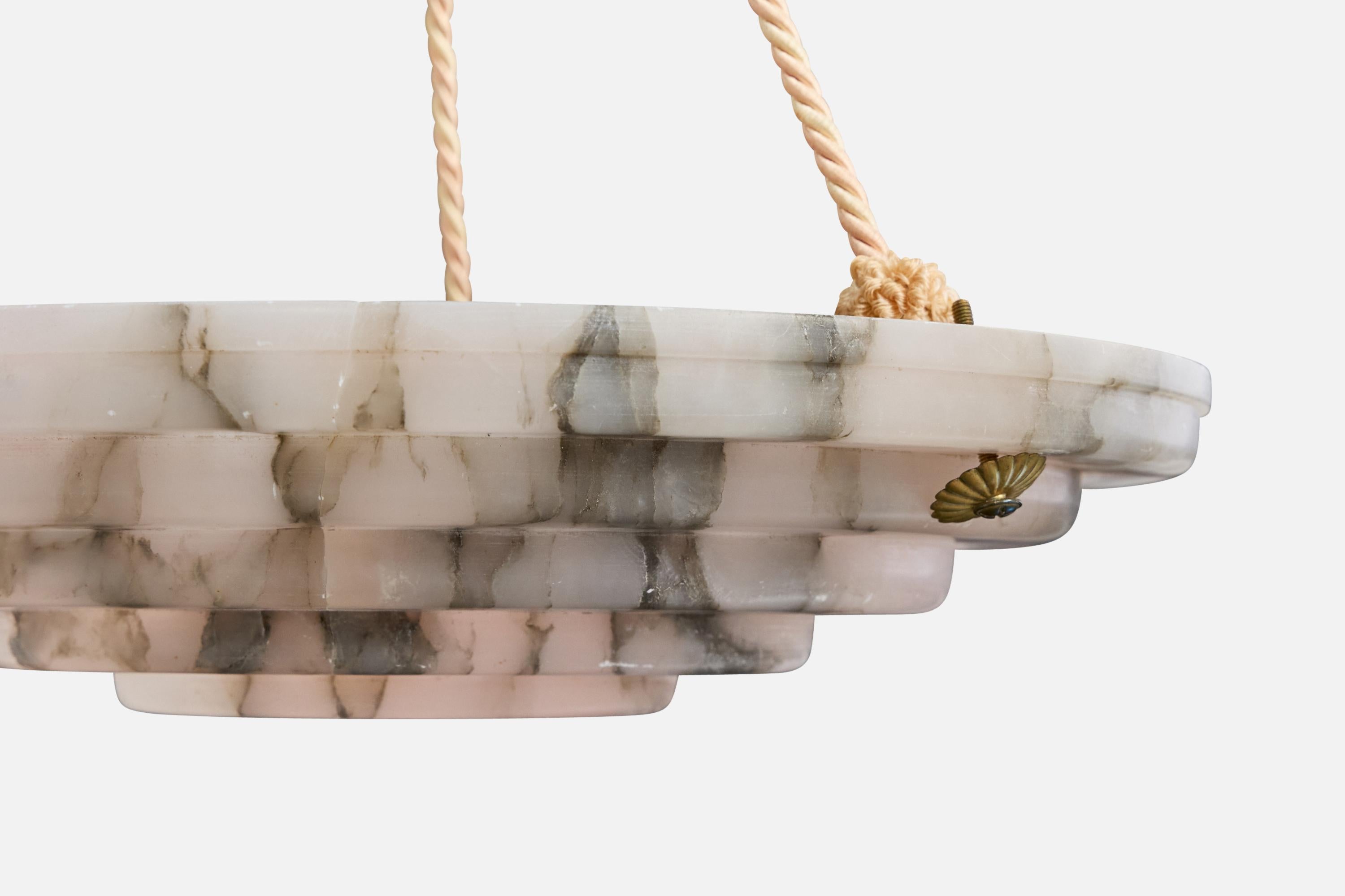 Designer francese, luce a sospensione, alabastro, corda, ottone, Francia, anni '30 In condizioni buone in vendita a High Point, NC