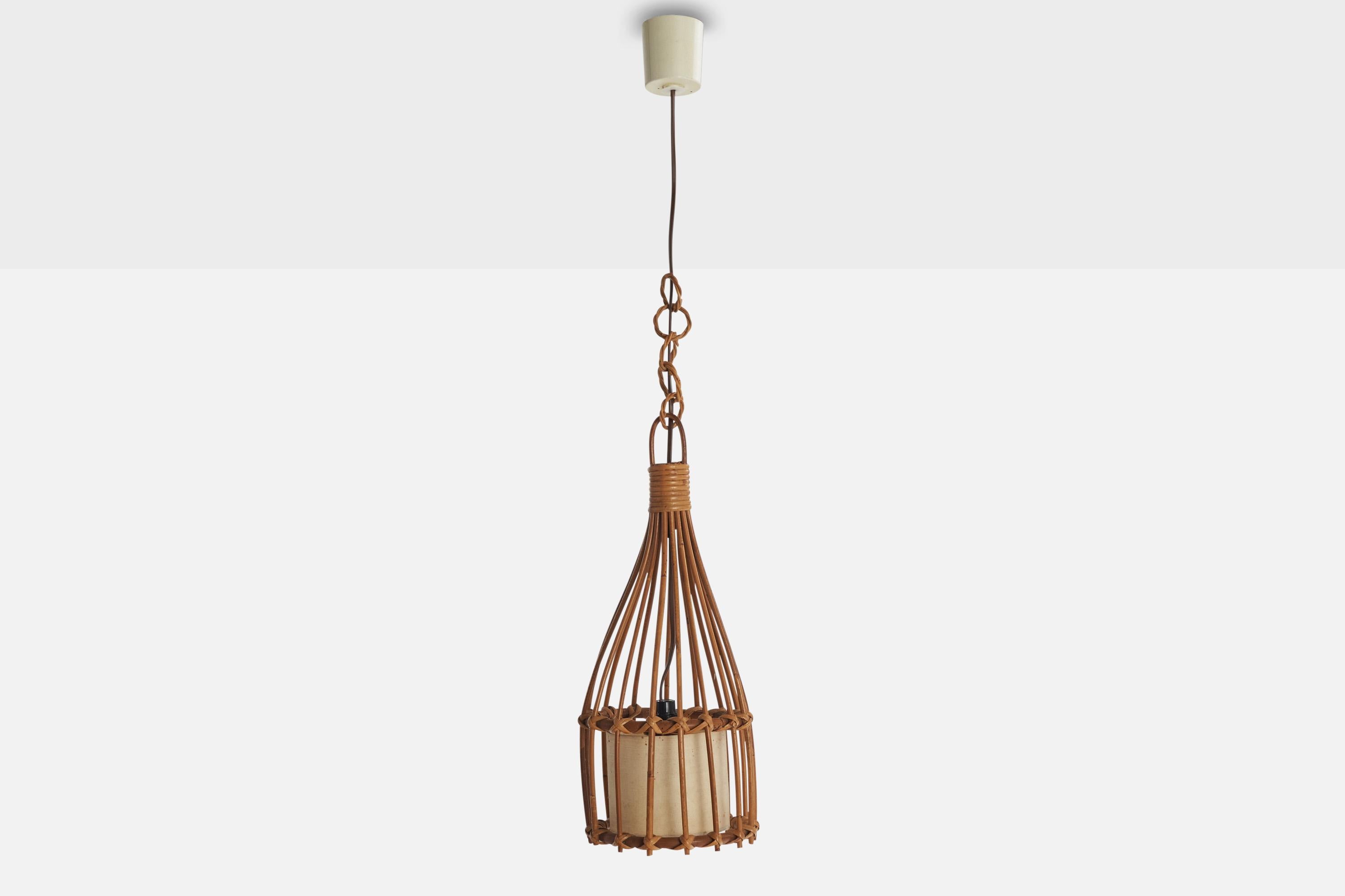 Francese Designer francese, lampada a sospensione, bambù, rattan, tessuto, Francia, anni '70 in vendita