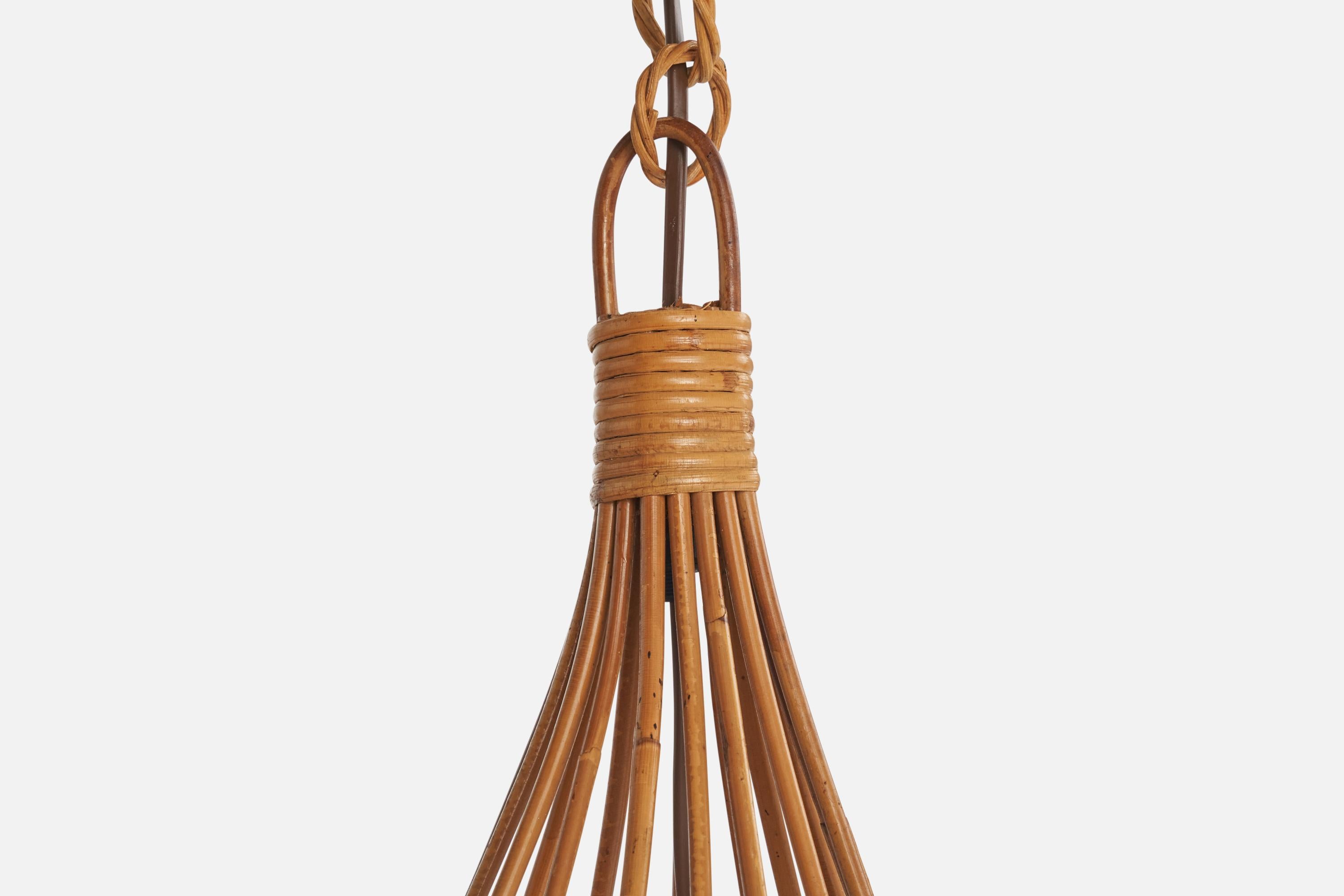 Designer francese, lampada a sospensione, bambù, rattan, tessuto, Francia, anni '70 In condizioni buone in vendita a High Point, NC