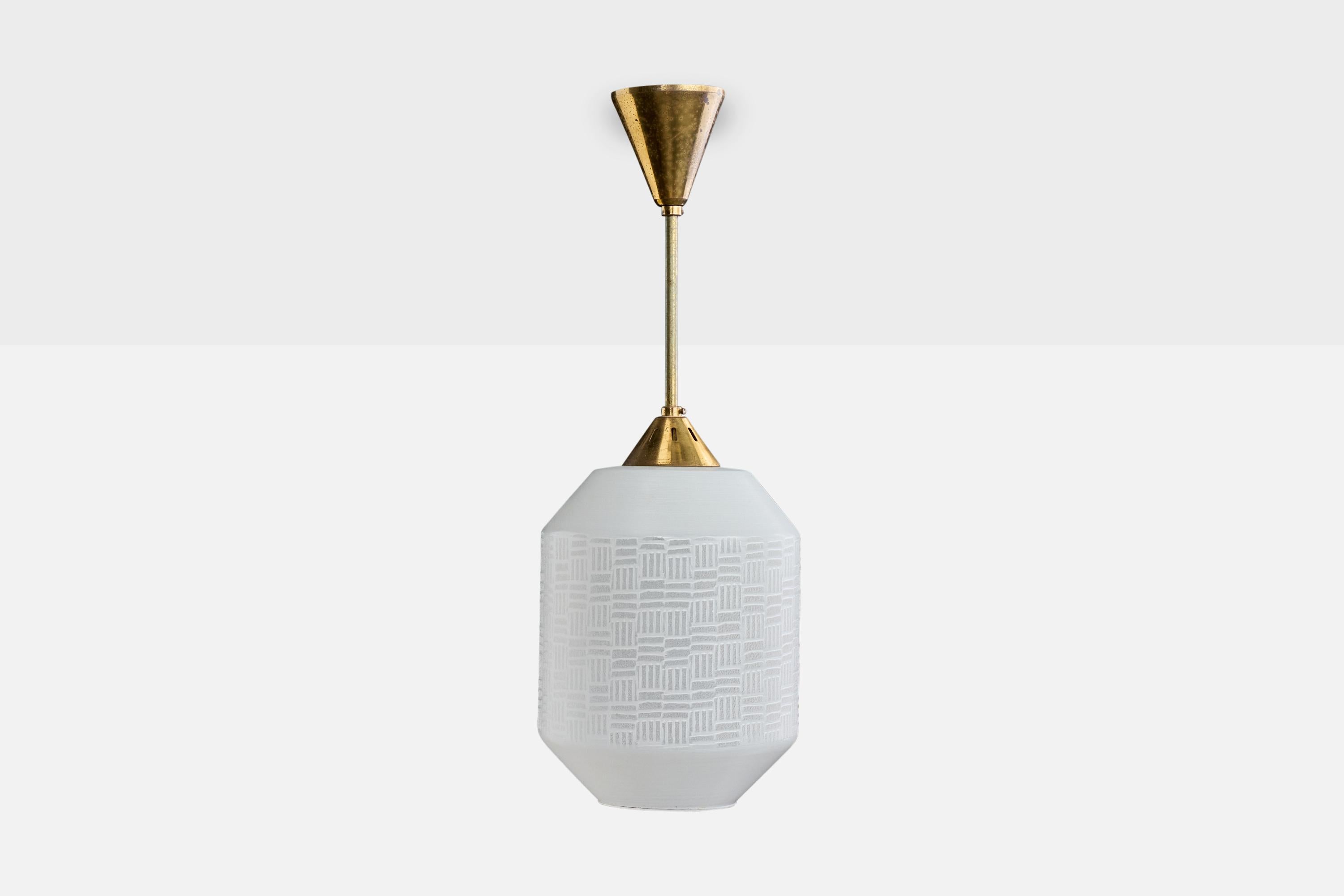 Mid-Century moderno Designer francese, lampada a sospensione, ottone, vetro, Francia, anni '50 in vendita