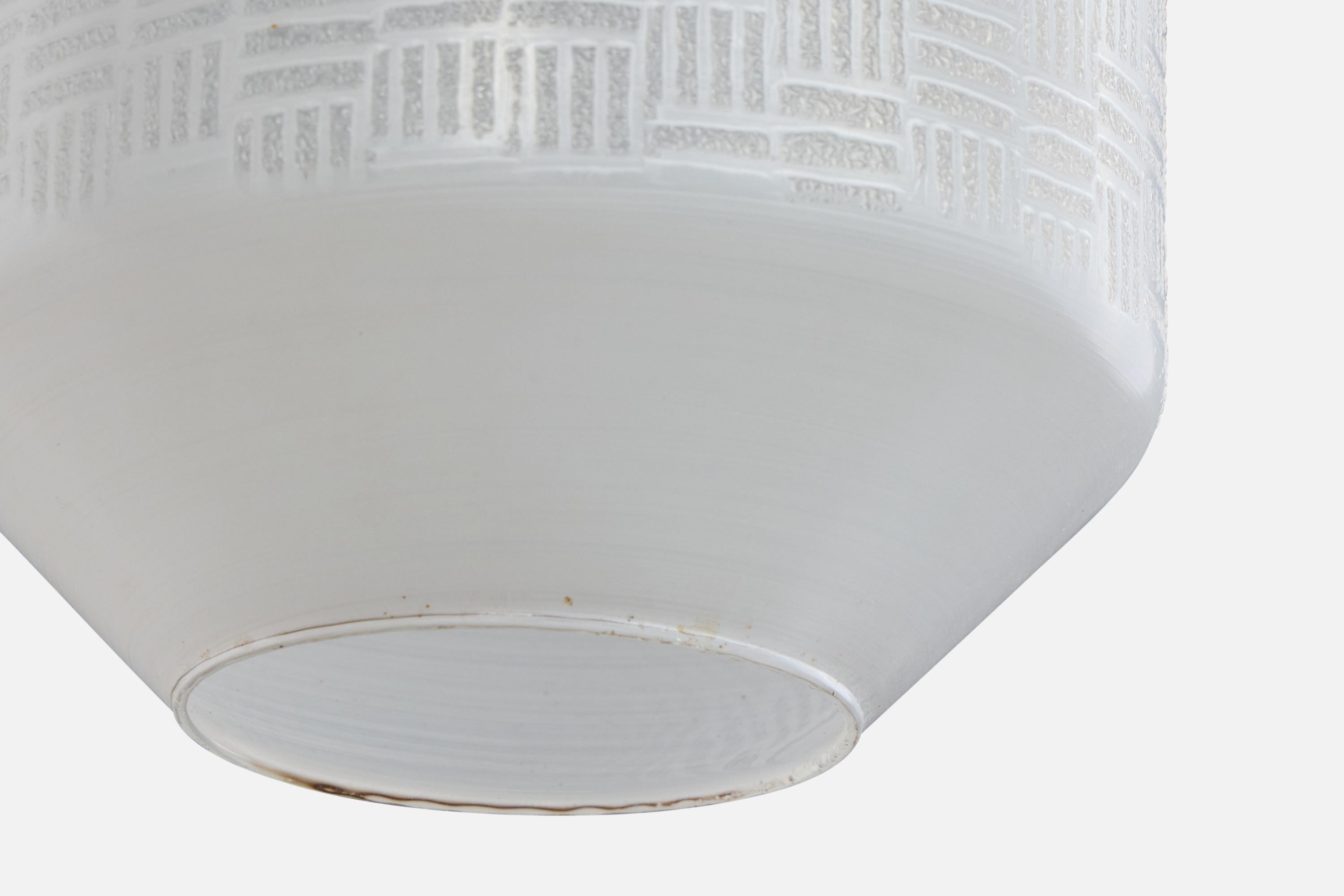 Metà XX secolo Designer francese, lampada a sospensione, ottone, vetro, Francia, anni '50 in vendita
