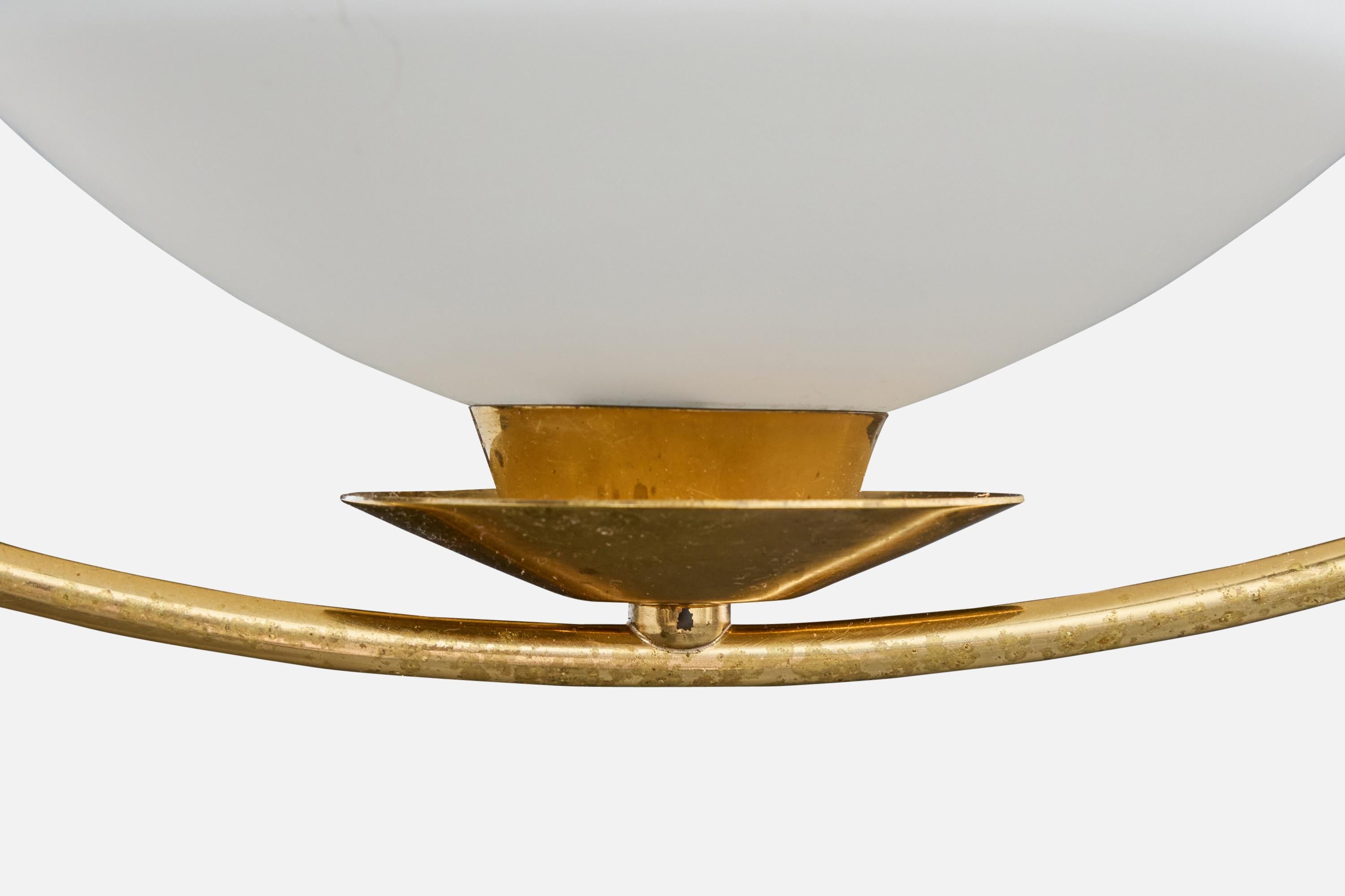 Metà XX secolo Designer francese, lampada a sospensione, ottone, vetro, Francia, anni '50 in vendita