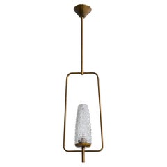 Designer francese, lampada a sospensione, ottone, vetro, Francia, anni '50