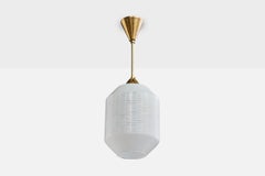 Designer francese, lampada a sospensione, ottone, vetro, Francia, anni '50