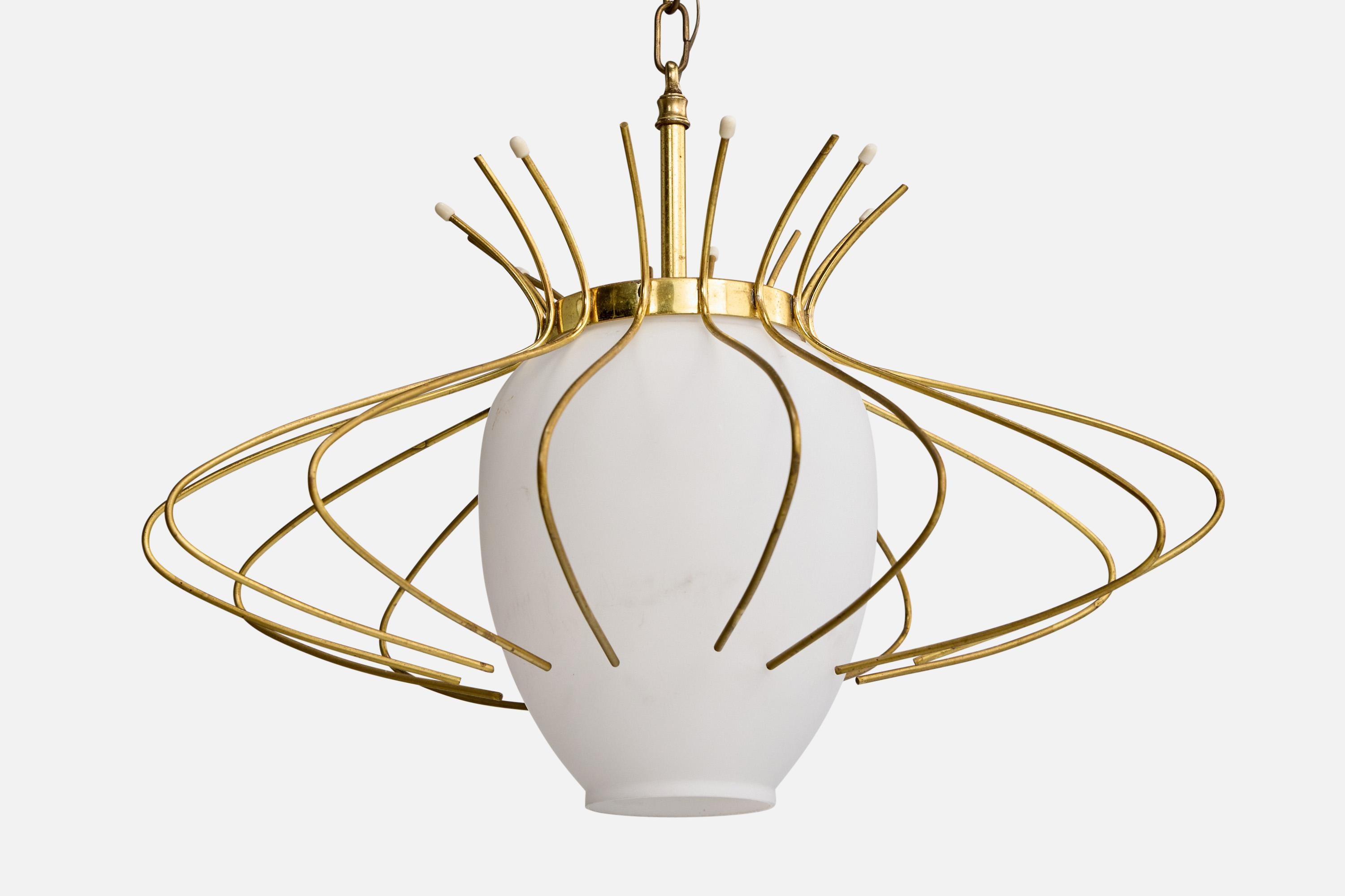 Designer francese, lampada a sospensione, ottone, vetro, Francia, anni '60 In condizioni buone in vendita a High Point, NC