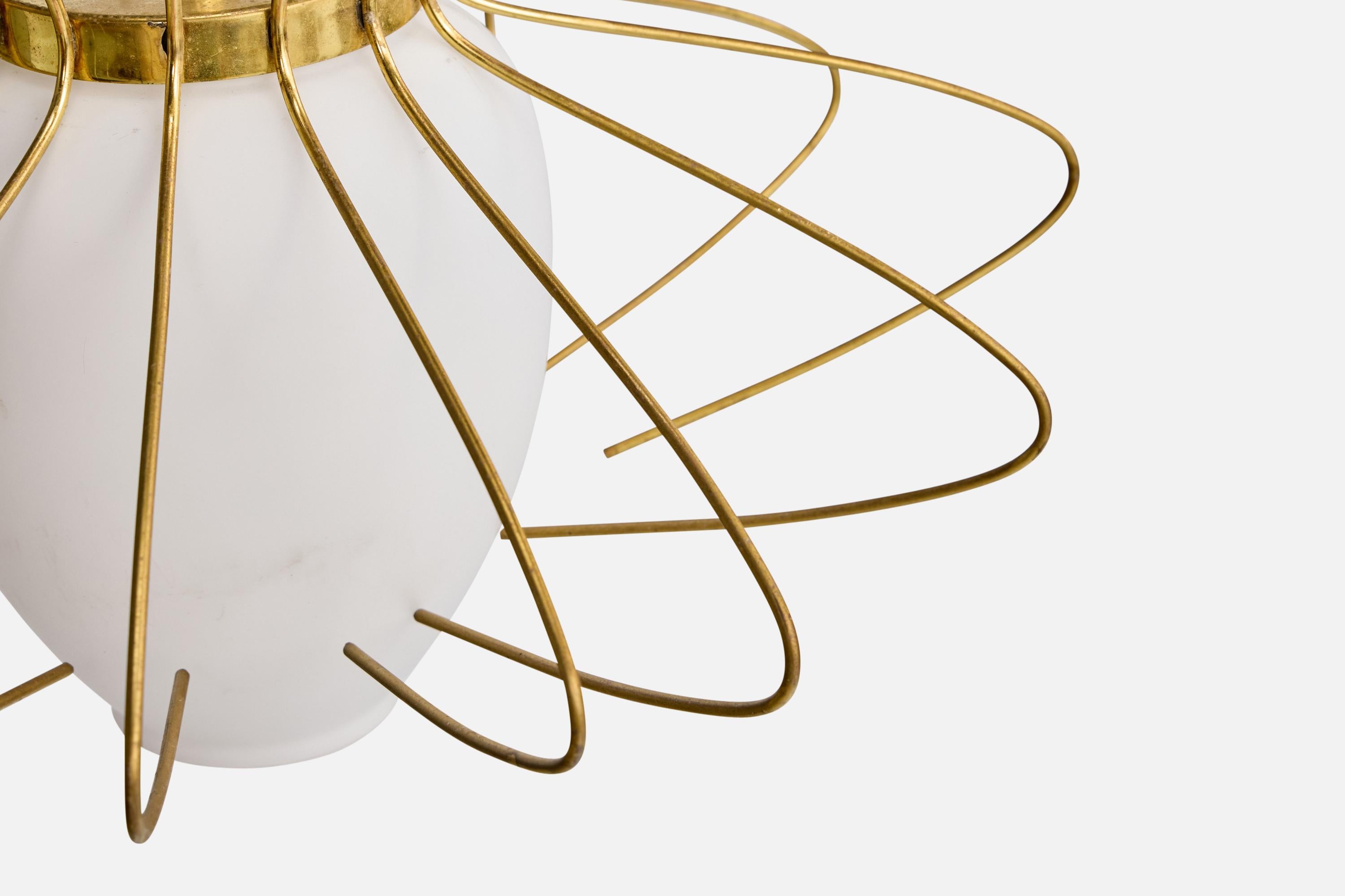 Ottone Designer francese, lampada a sospensione, ottone, vetro, Francia, anni '60 in vendita