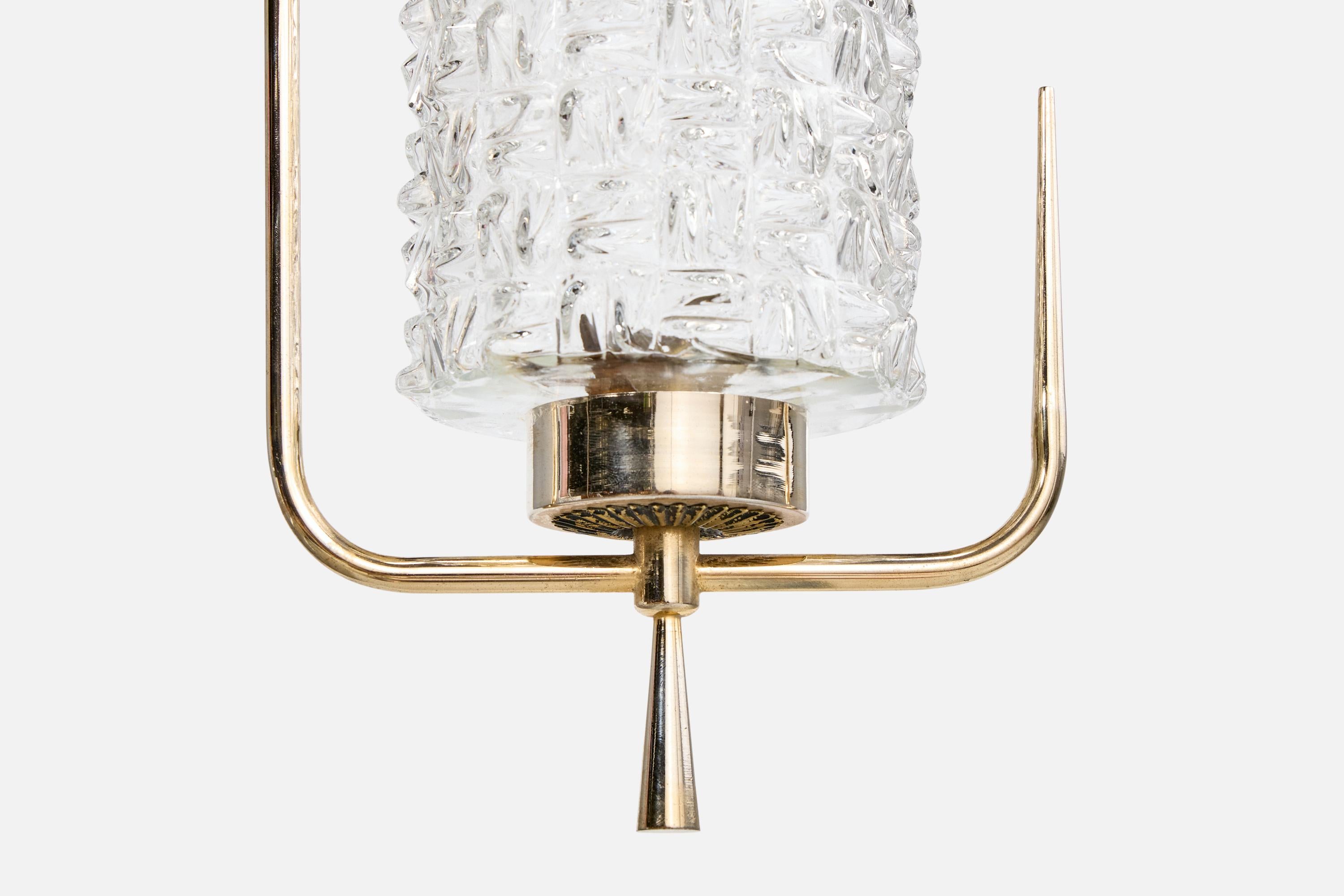 Metà XX secolo Designer francese, lampada a sospensione, ottone, metallo, vetro, Francia, anni 50 in vendita