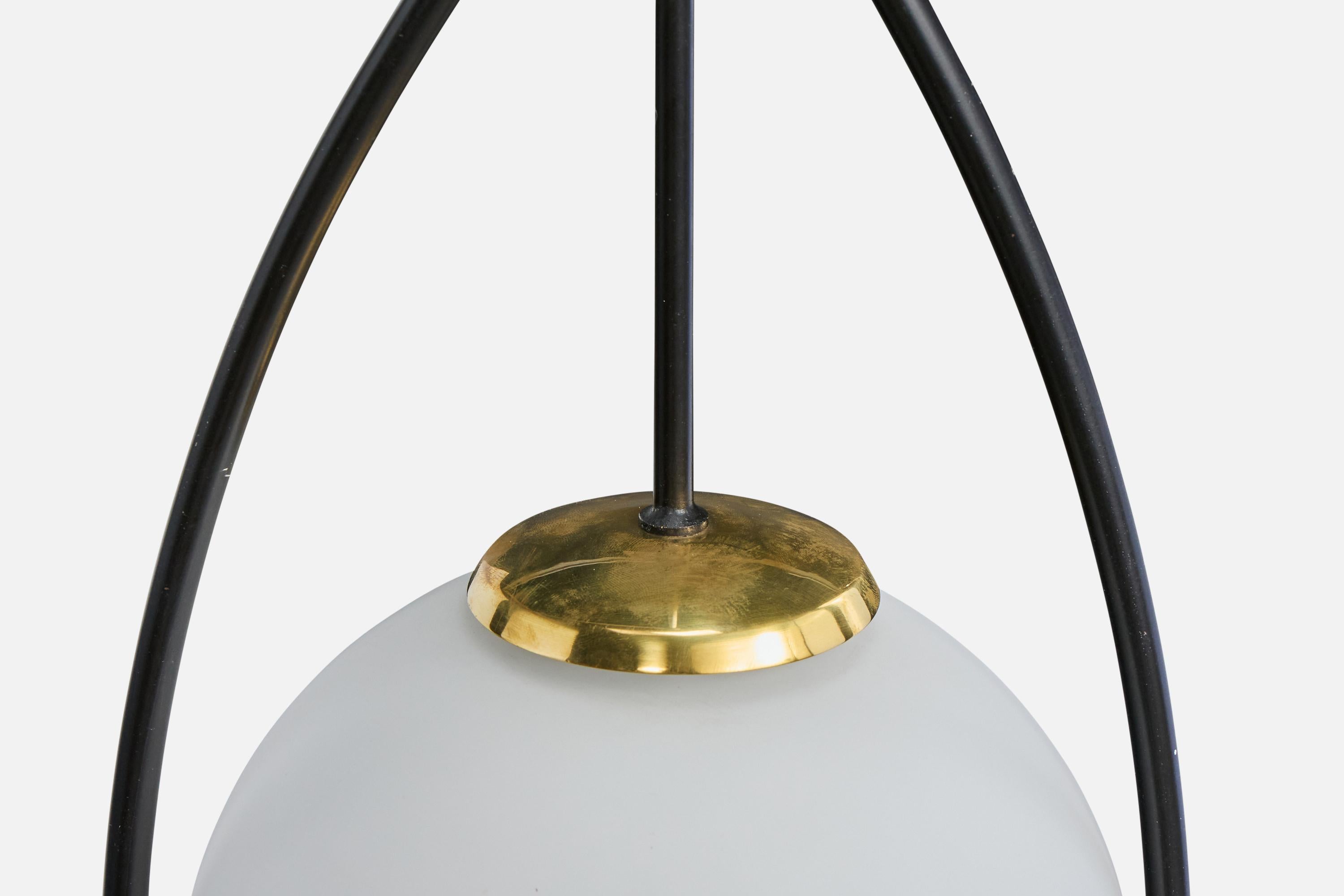 Metallo Designer francese, lampada a sospensione, ottone, metallo, vetro, Francia, anni 50 in vendita