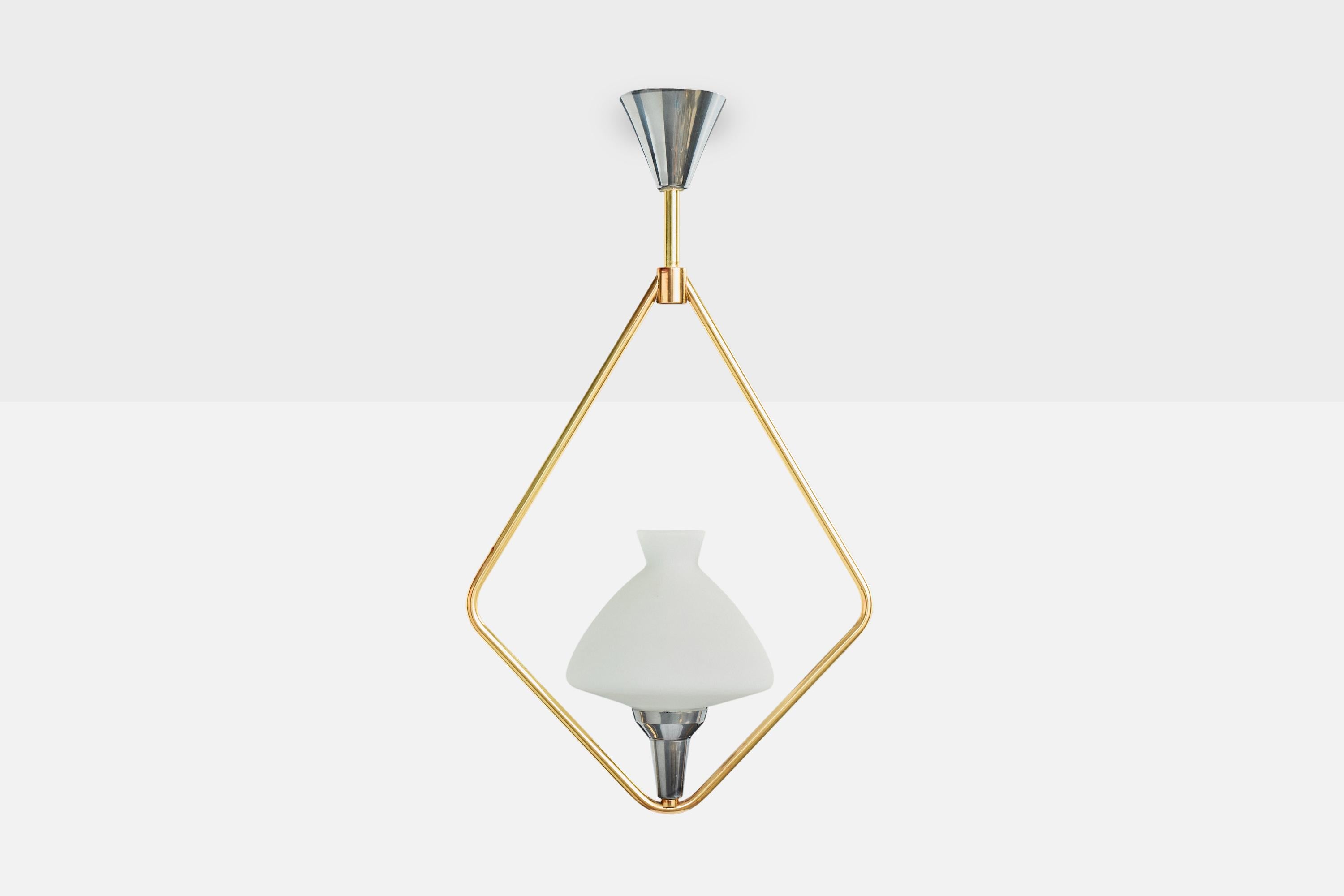 Diseñador francés, lámpara colgante, latón, metal, cristal, Francia, años 1960 Moderno de mediados de siglo en venta