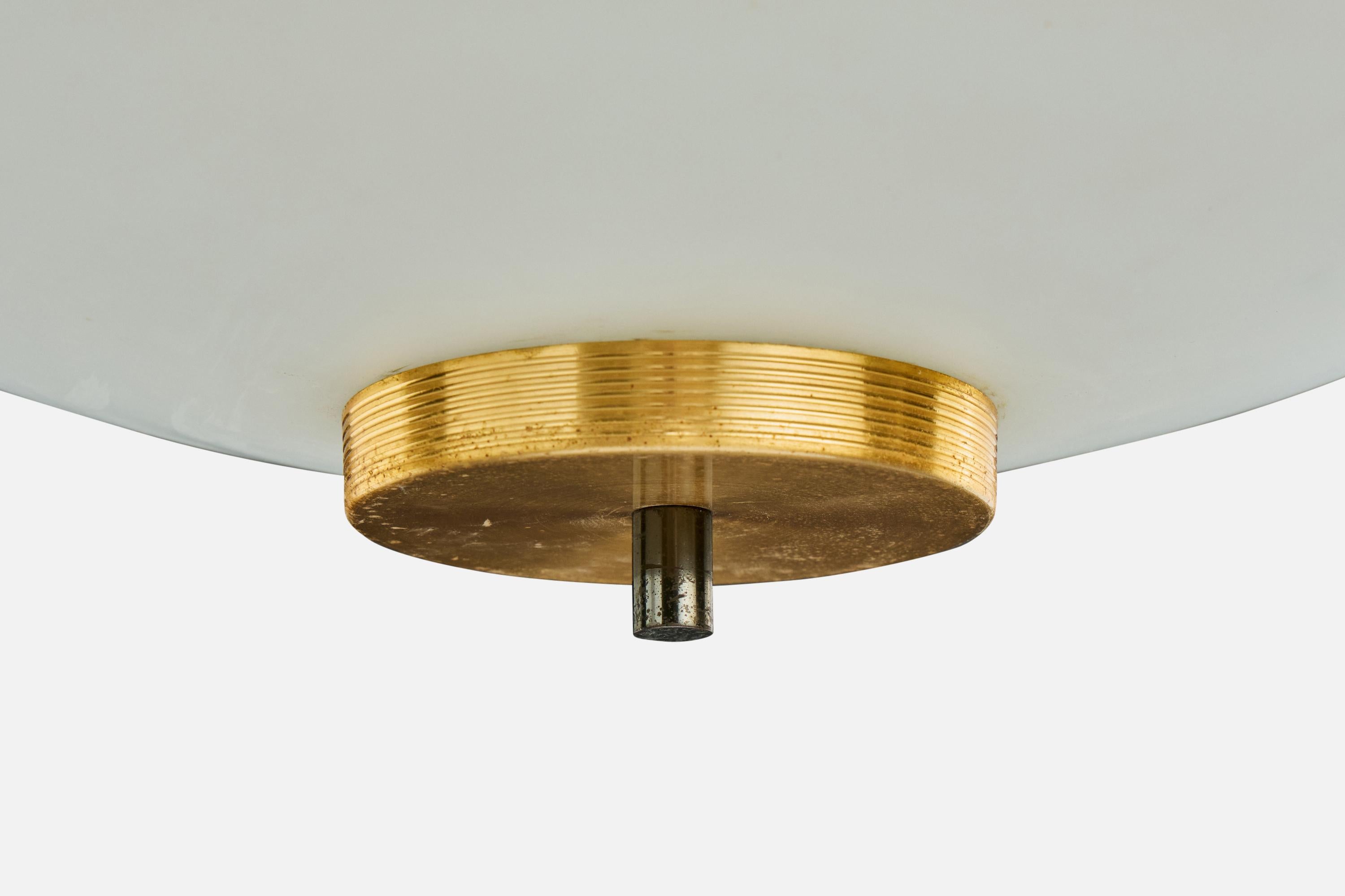 Metà XX secolo Designer francese, lampada a sospensione, ottone, metallo, vetro, Francia, anni 1960 in vendita