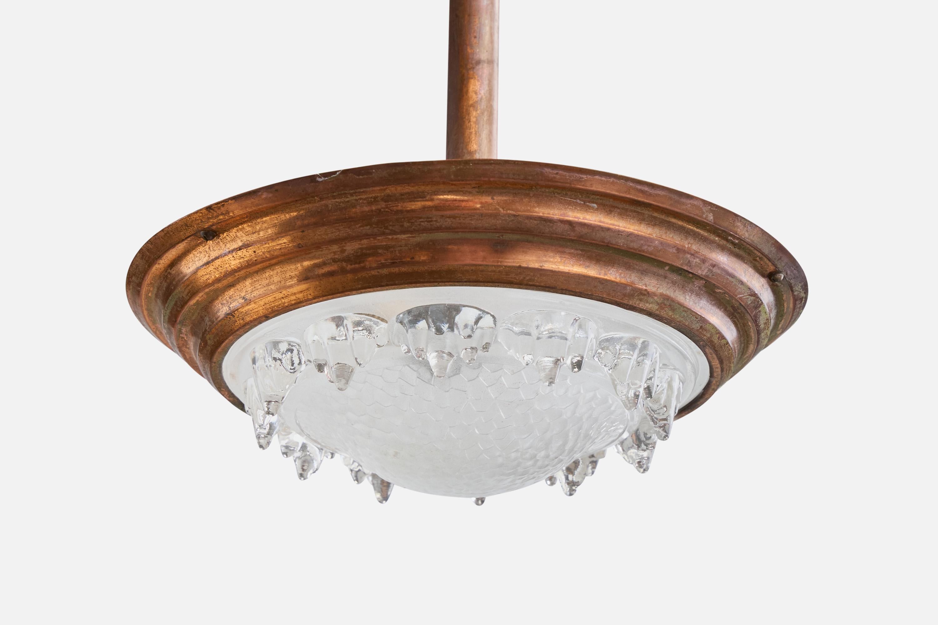 Francese Designer francese, lampada a sospensione, rame, vetro, Francia, anni '30 in vendita