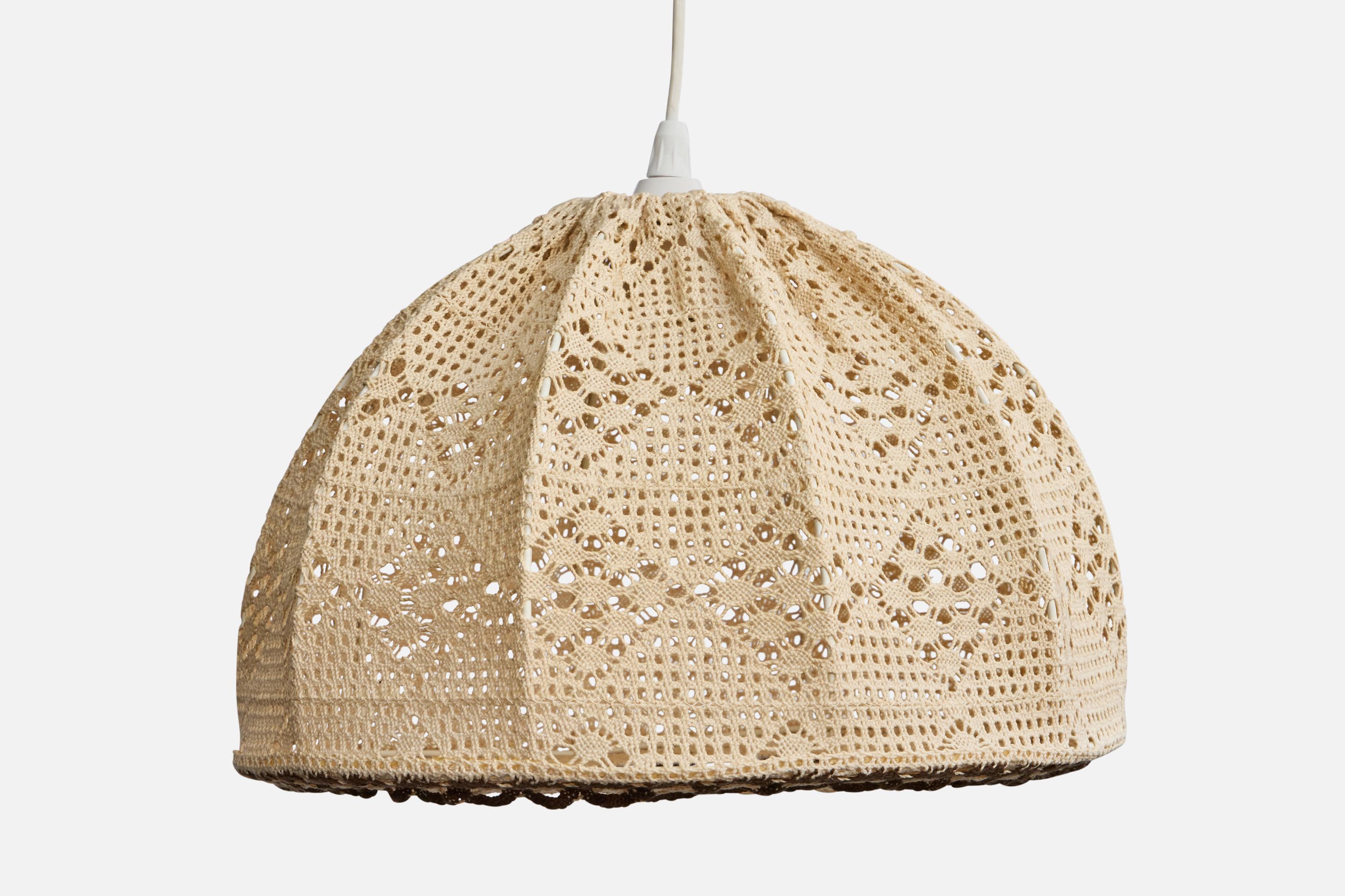 Designer francese, lampada a sospensione, tessuto, Francia, anni '60 In condizioni buone in vendita a High Point, NC