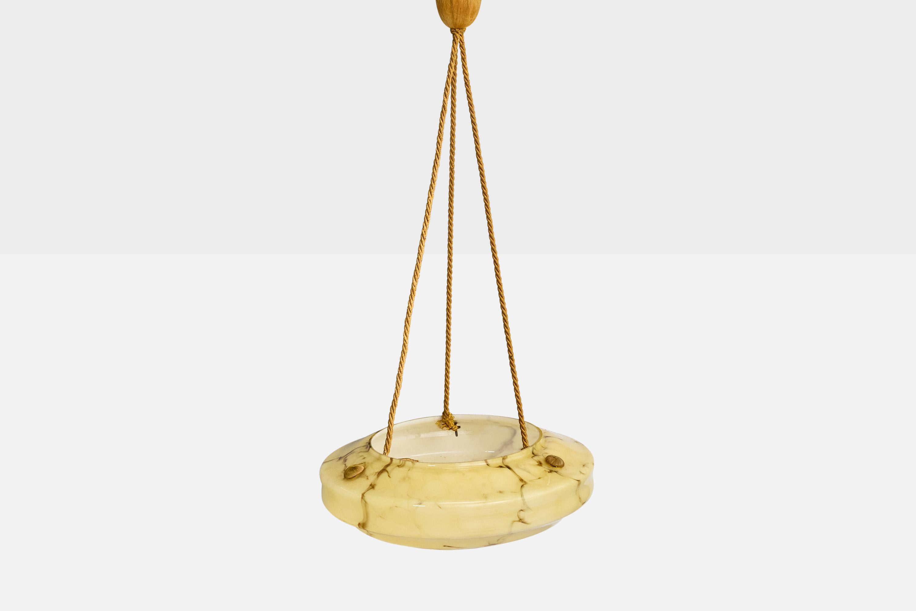 Designer francese, lampada a sospensione, tessuto, vetro, Francia, anni '30 In condizioni buone in vendita a High Point, NC
