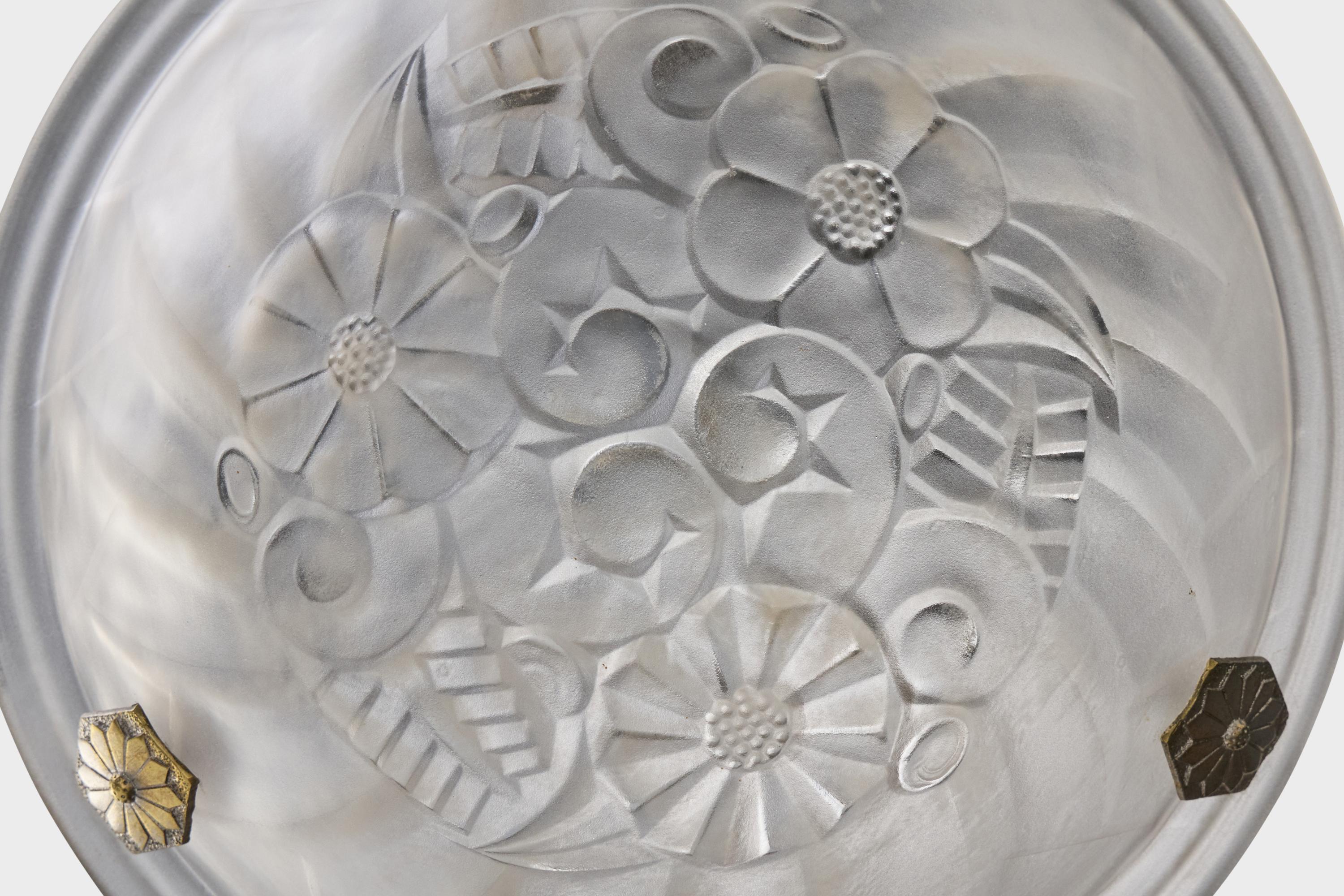 Ottone Designer francese, lampada a sospensione, vetro, ottone, Francia, anni '30 in vendita