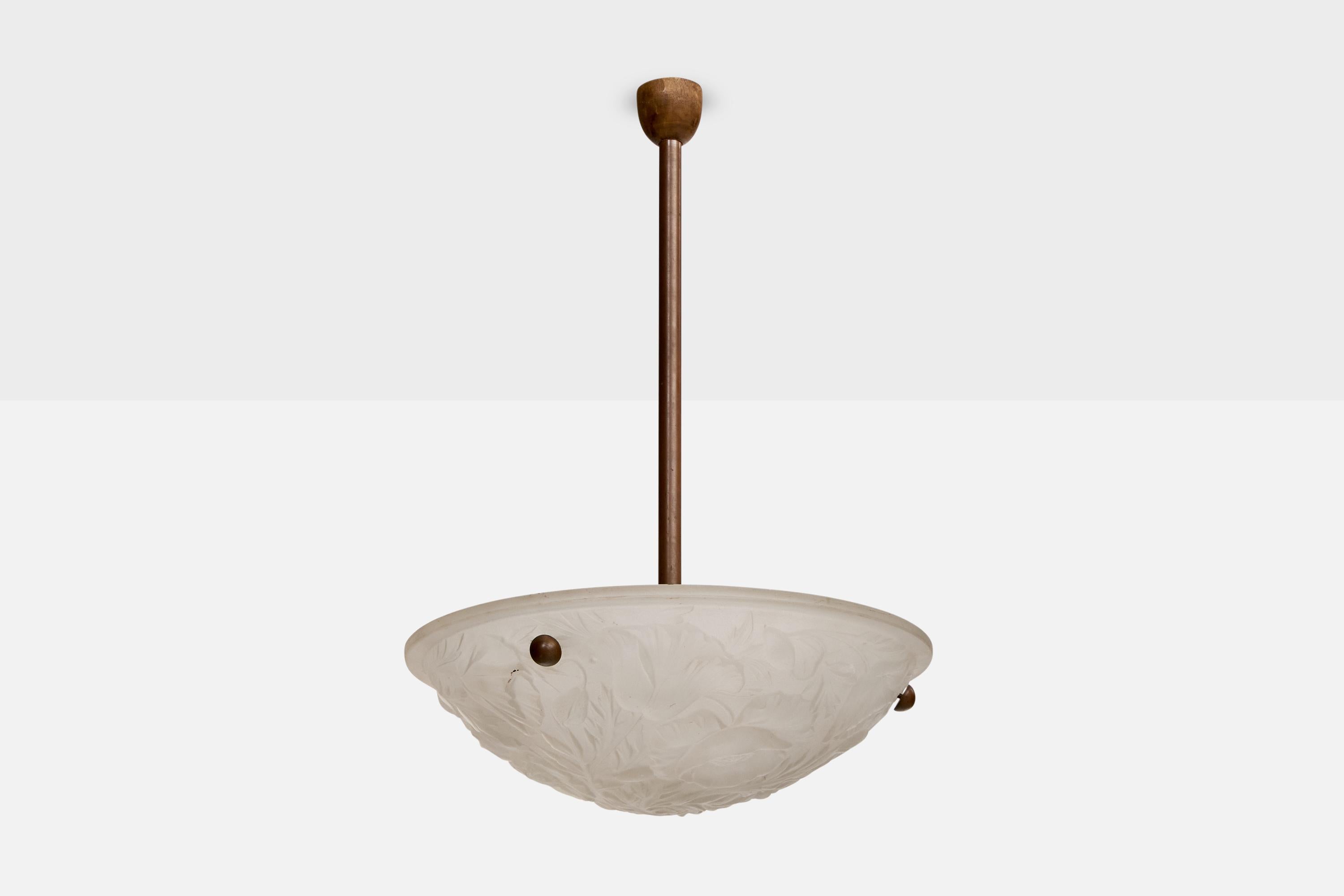 Una lampada a sospensione in legno, metallo e vetro progettata e prodotta in Francia, negli anni '30 circa.

Dimensioni complessive (pollici): 20,0 