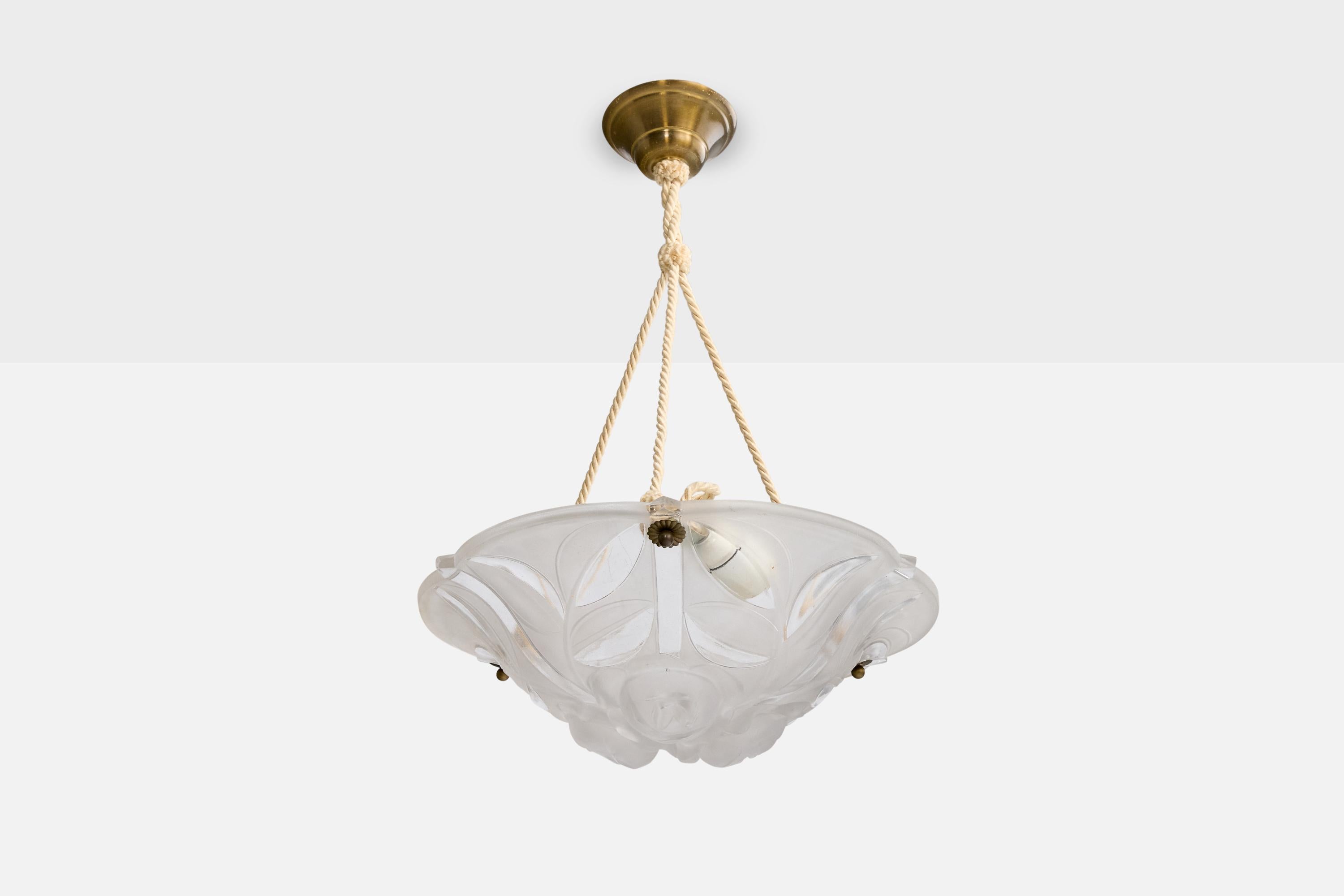 Una lampada a sospensione in vetro acidato, ottone e corda beige progettata e prodotta in Francia, negli anni '30 circa.

Dimensioni complessive (pollici): 23,0 