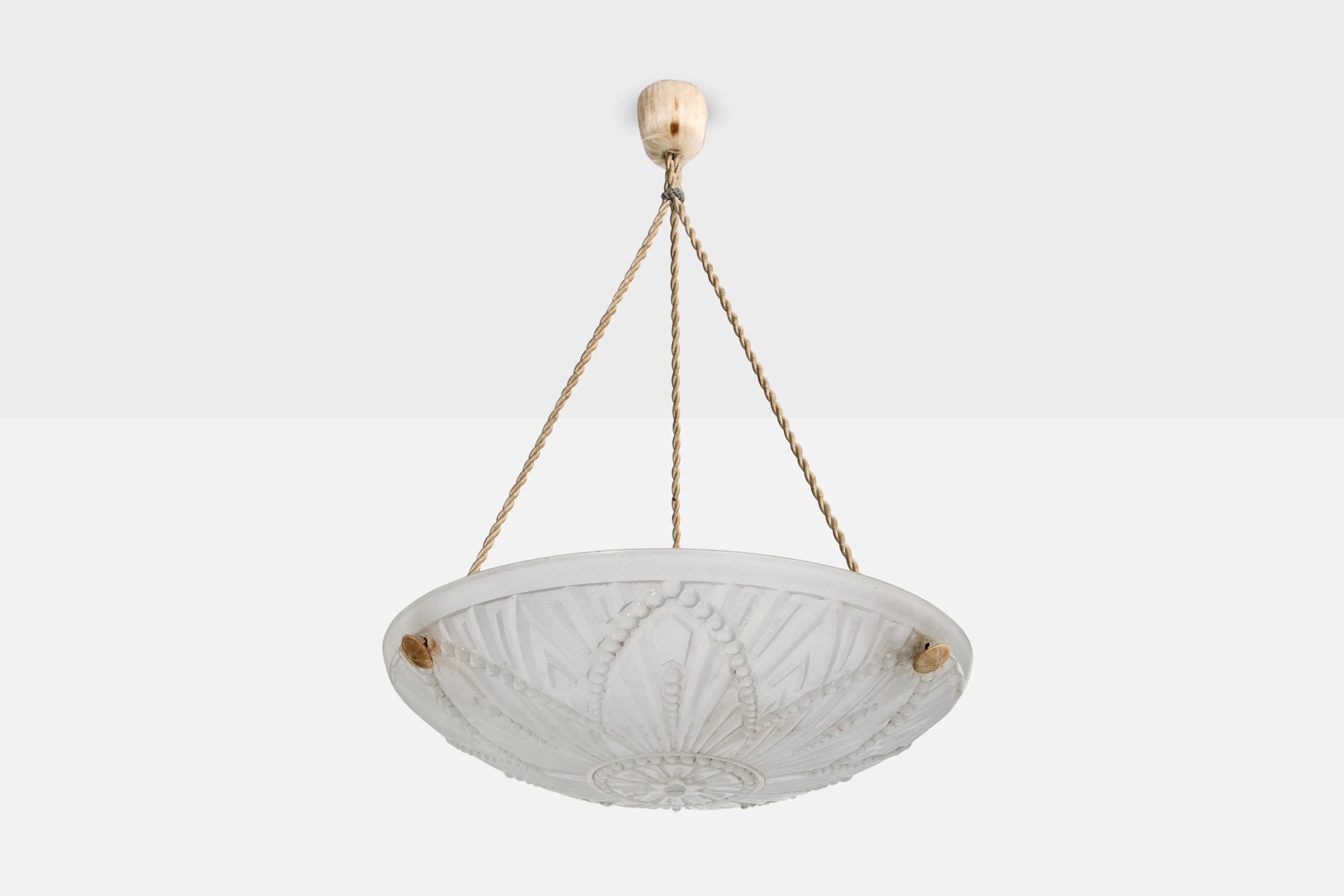 Una lampada a sospensione in corda e vetro progettata e prodotta in Francia, negli anni '30 circa.

Dimensioni complessive (pollici): 20,0 