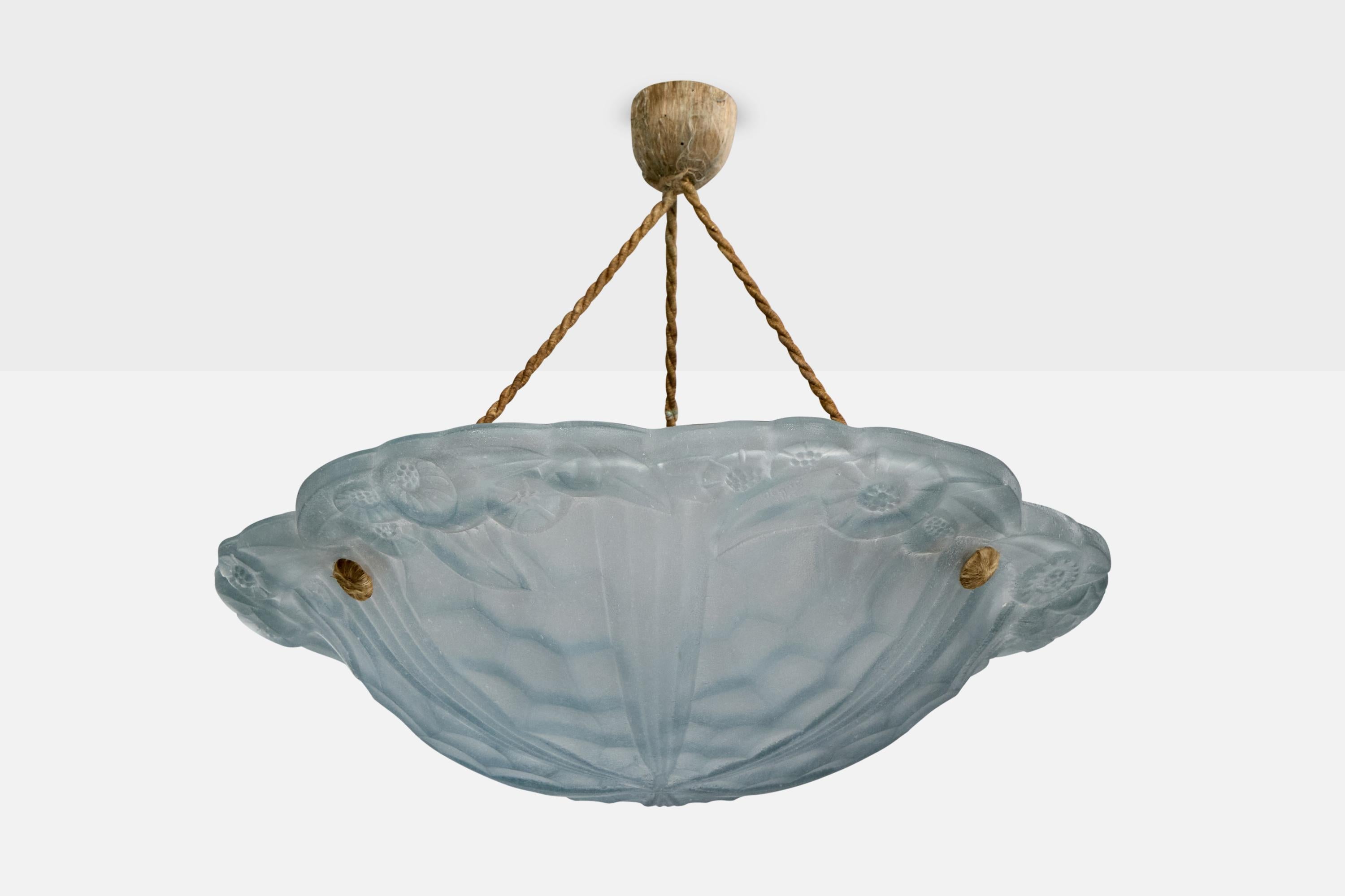Una lampada a sospensione in vetro grigio e corda beige progettata e prodotta in Francia, negli anni '30 circa.

Dimensioni complessive (pollici): 13,0 